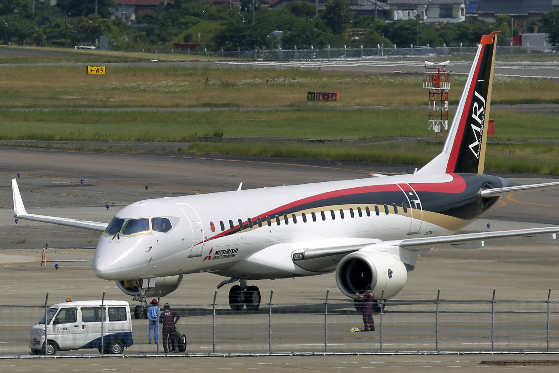Mitsubishi Aircraft, First test flight, October 2022, Japan Times, 2200x1470 HD Desktop
