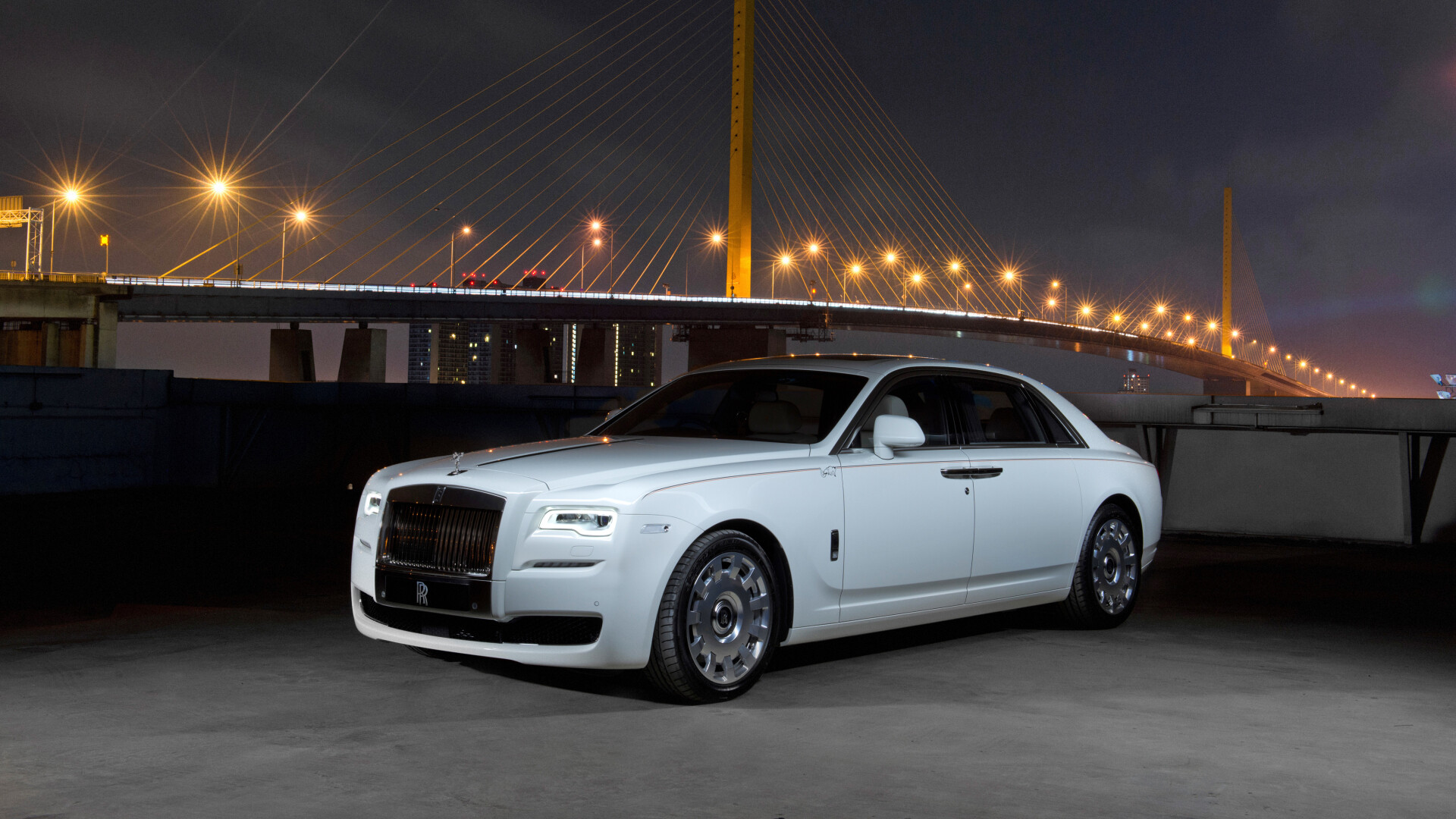 Rolls-Royce: The new 40/50 hp Phantom replaced the Silver Ghost in 1925. 1920x1080 Full HD Background.