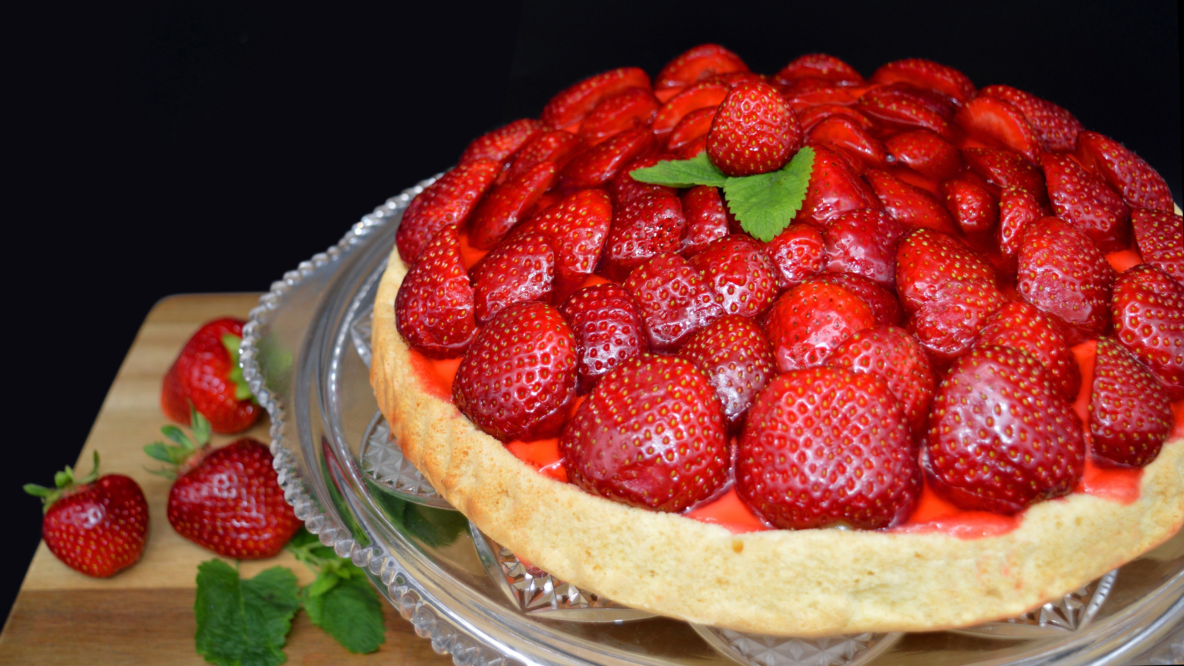 Pie: Filled with fruit, nuts, fruit preserves, brown sugar, sweetened vegetables. 3840x2160 4K Background.