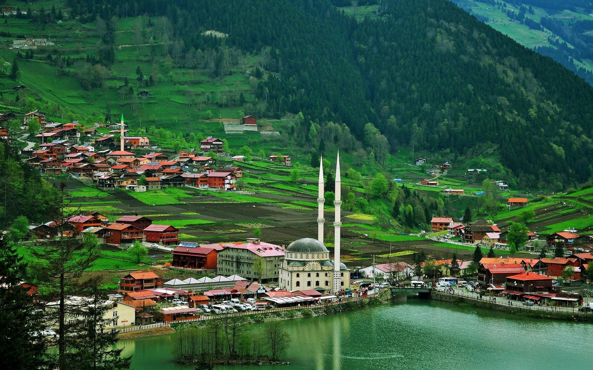Turkey: Trabzon, The country sits in two continents, Europe and Asia. 1920x1200 HD Background.