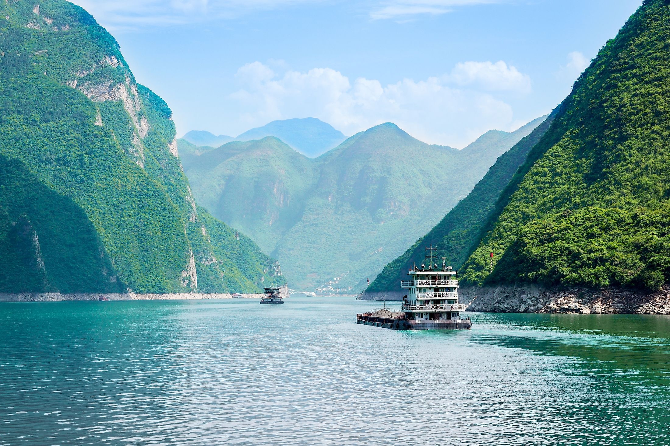 The Yangtze River, Worldatlas, Fascinating facts, Travel information, 2200x1470 HD Desktop