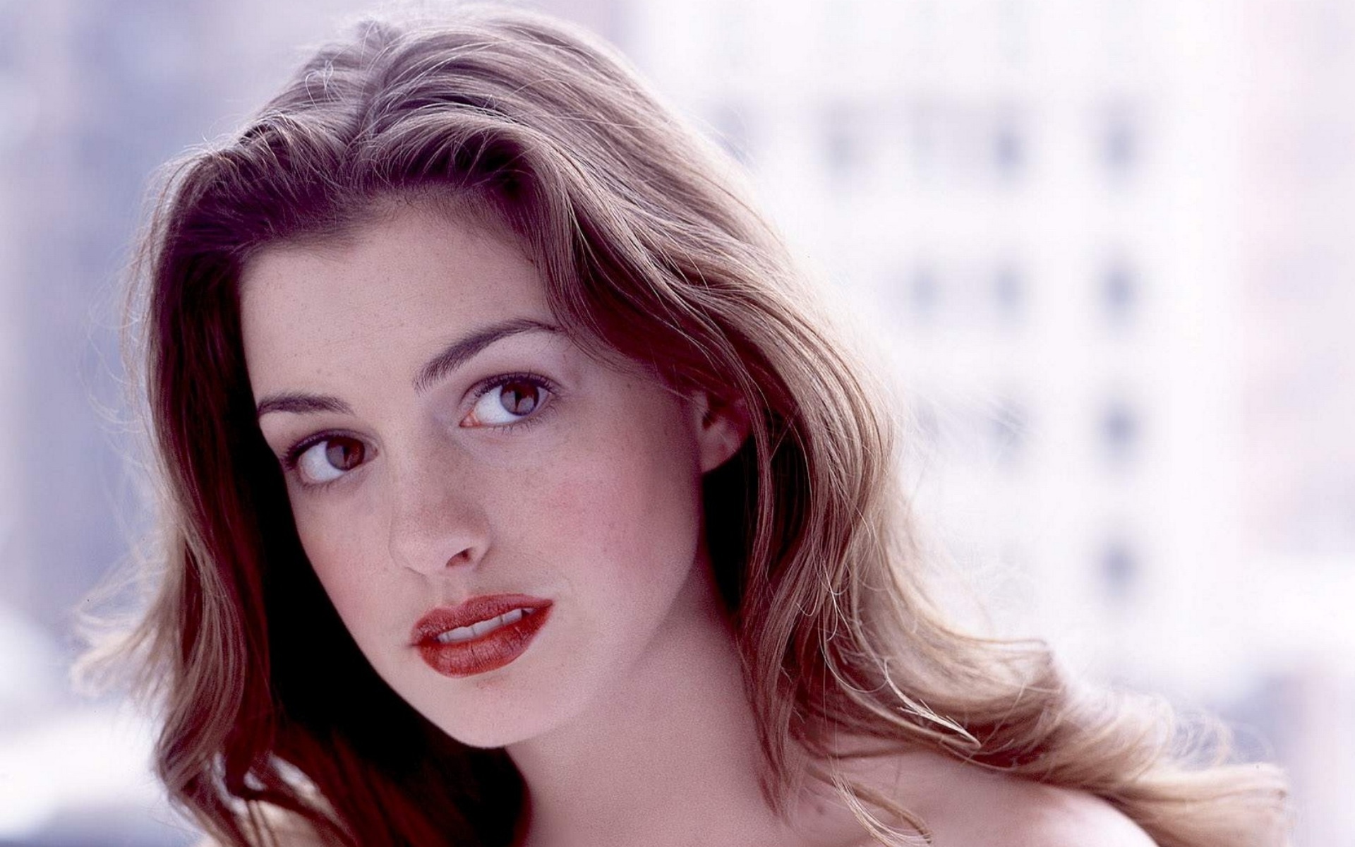 Anne Hathaway: Was cast as Patricia in a 2023 romantic comedy film, She Came to Me. 1920x1200 HD Wallpaper.