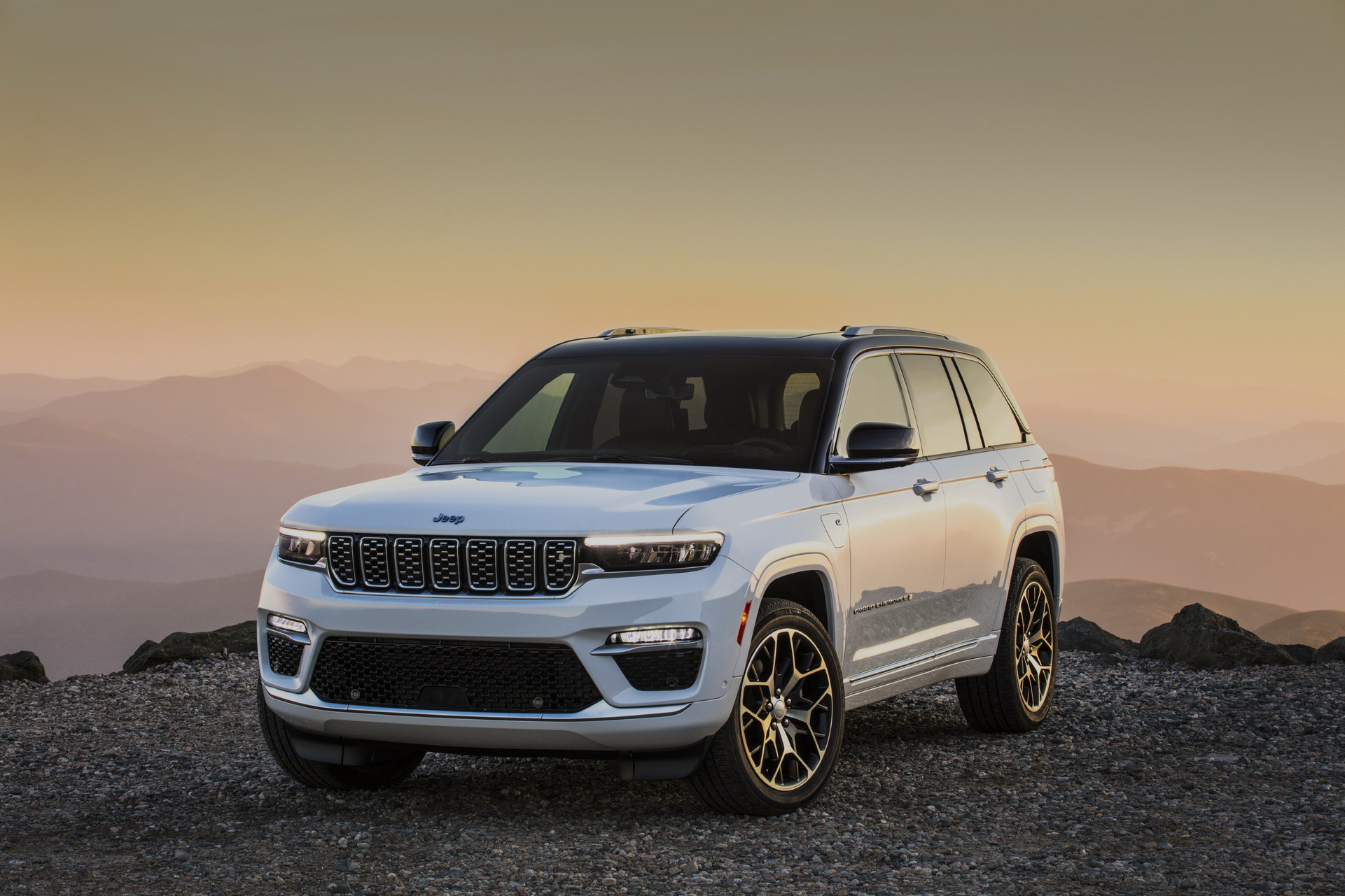 Jeep Cherokee, Summit Reserve edition, Stunning wallpapers, Automotive excellence, 1930x1290 HD Desktop