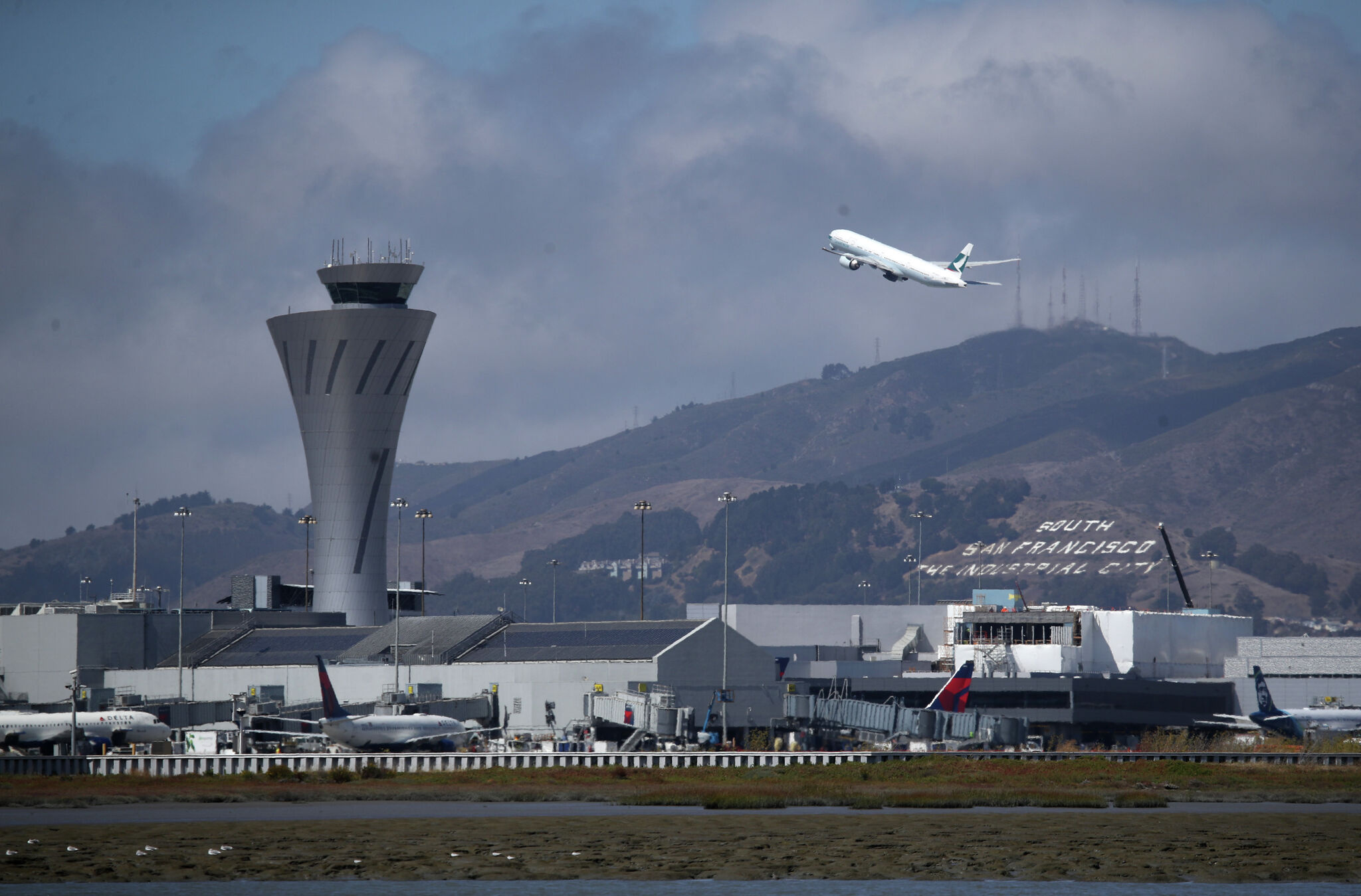 San Francisco International Airport, New domestic airline, 2050x1350 HD Desktop