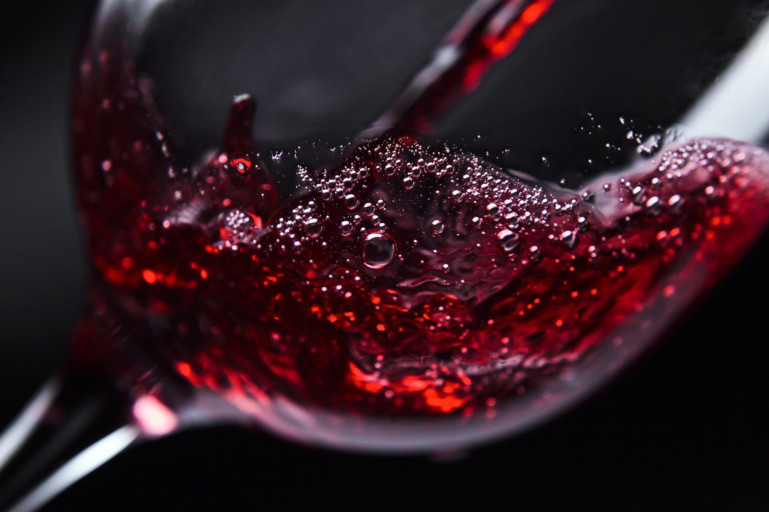 Clear crystal wine, Macro view, Wineglass close-up, Drinking glass, 2560x1710 HD Desktop