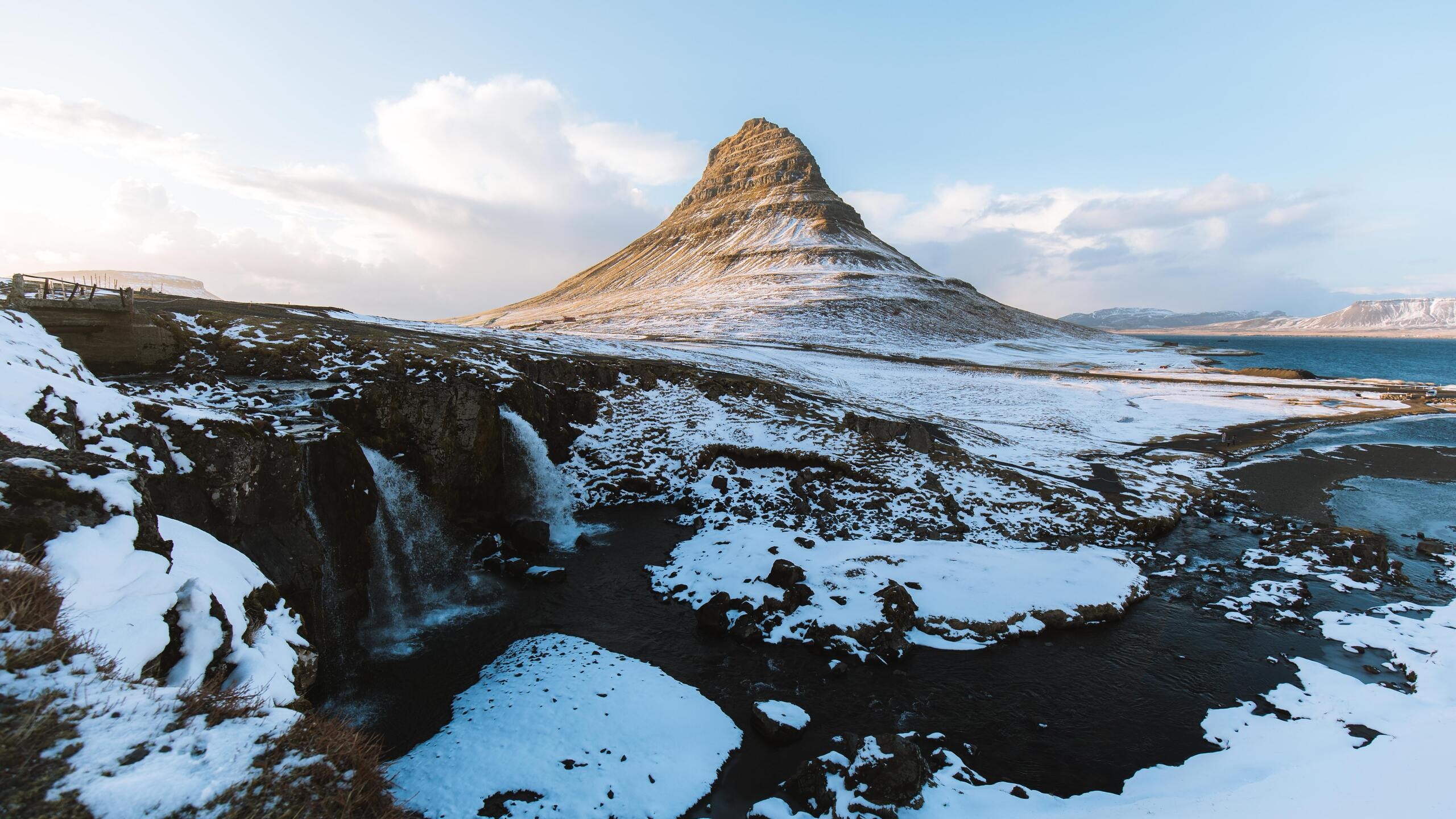 Kirkjufell, Iceland, Travels, Breathtaking scenery, 2560x1440 HD Desktop