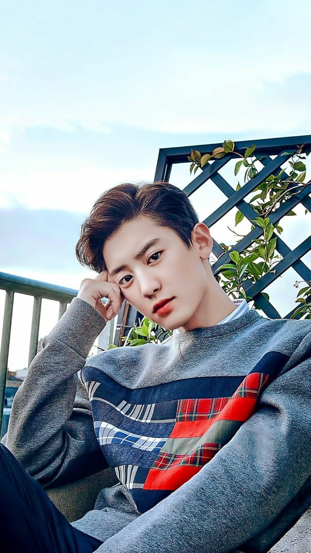 EXO: Chanyeol, became the last member to be officially introduced to the public on February 23, 2012. 1080x1920 Full HD Background.
