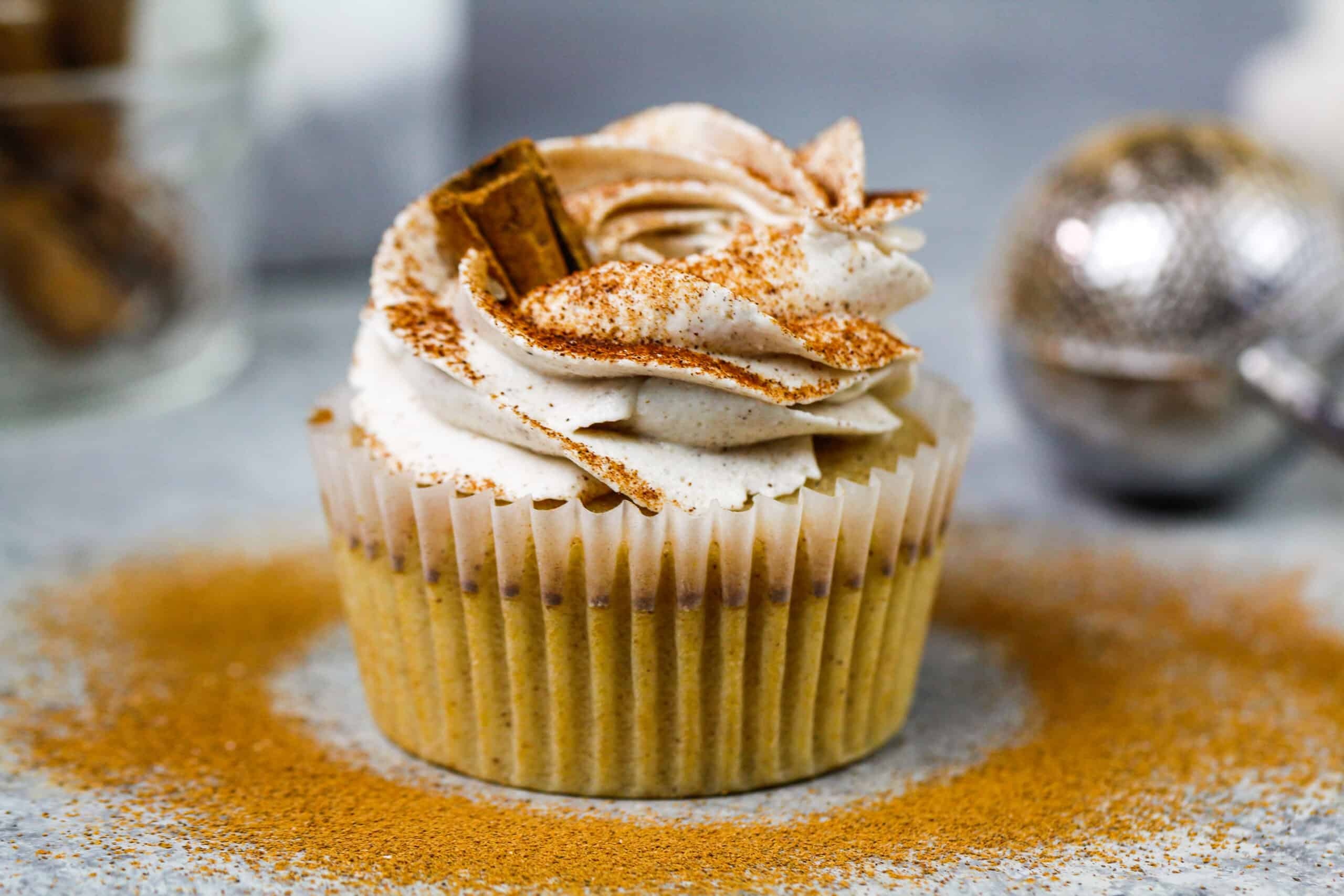 Cinnamon cupcakes, Spiced buttercream, Warm and cozy, Homemade goodness, 2560x1710 HD Desktop