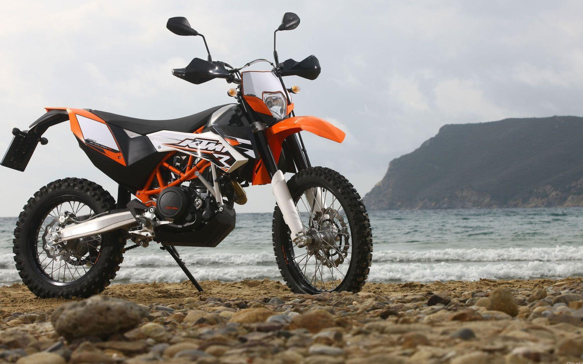 Enduro Motorbike: KTM 690 R, Wide Back Tire, Reinforced Suspension, Designed Specifically For Off-Road Driving, 2009. 1920x1200 HD Wallpaper.