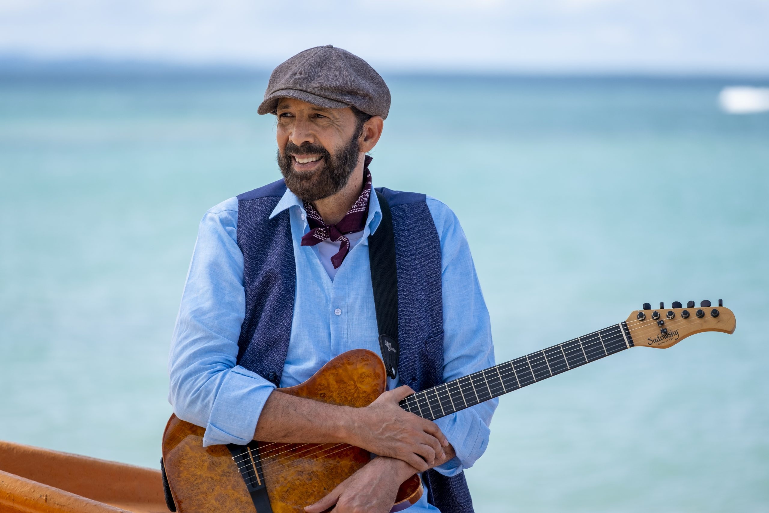 Juan Luis Guerra, Serene melodies, Beach retreat, Musical escapade, 2560x1710 HD Desktop
