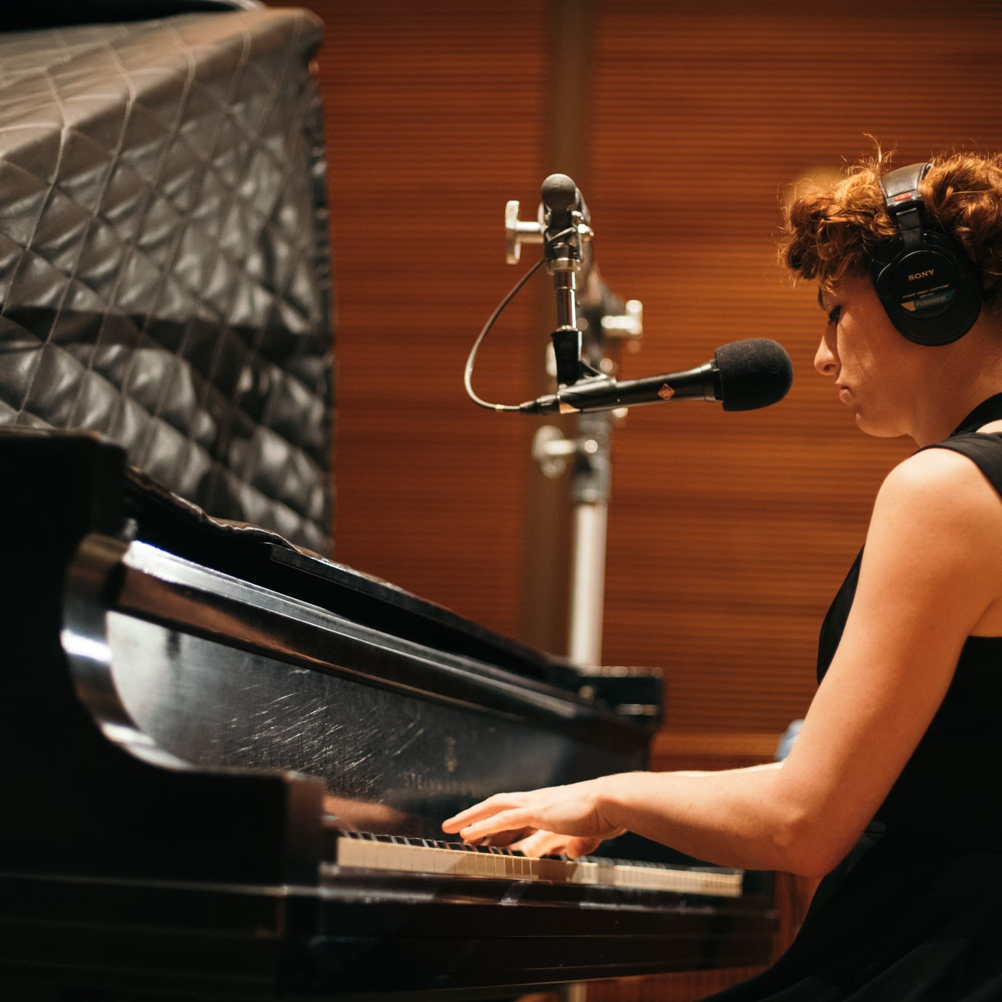 Amanda Palmer, Piano performance, The Current studio, Musical enchantment, 2000x2000 HD Phone