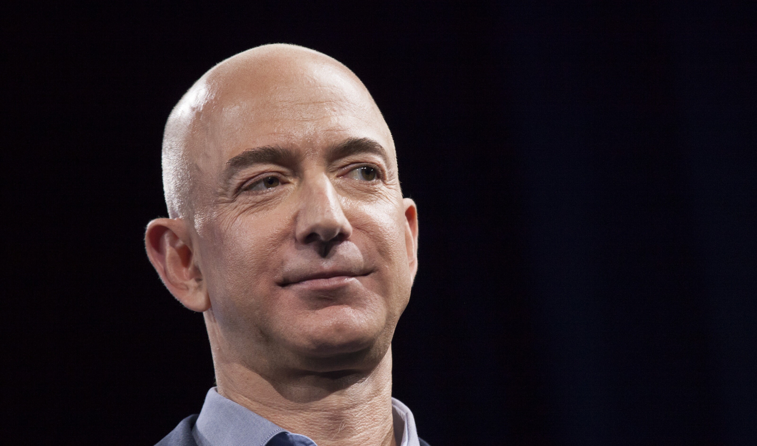 Jeff Bezos: Amazon CEO, Jeffrey Preston, Billionaire, Space. 3200x1890 HD Wallpaper.