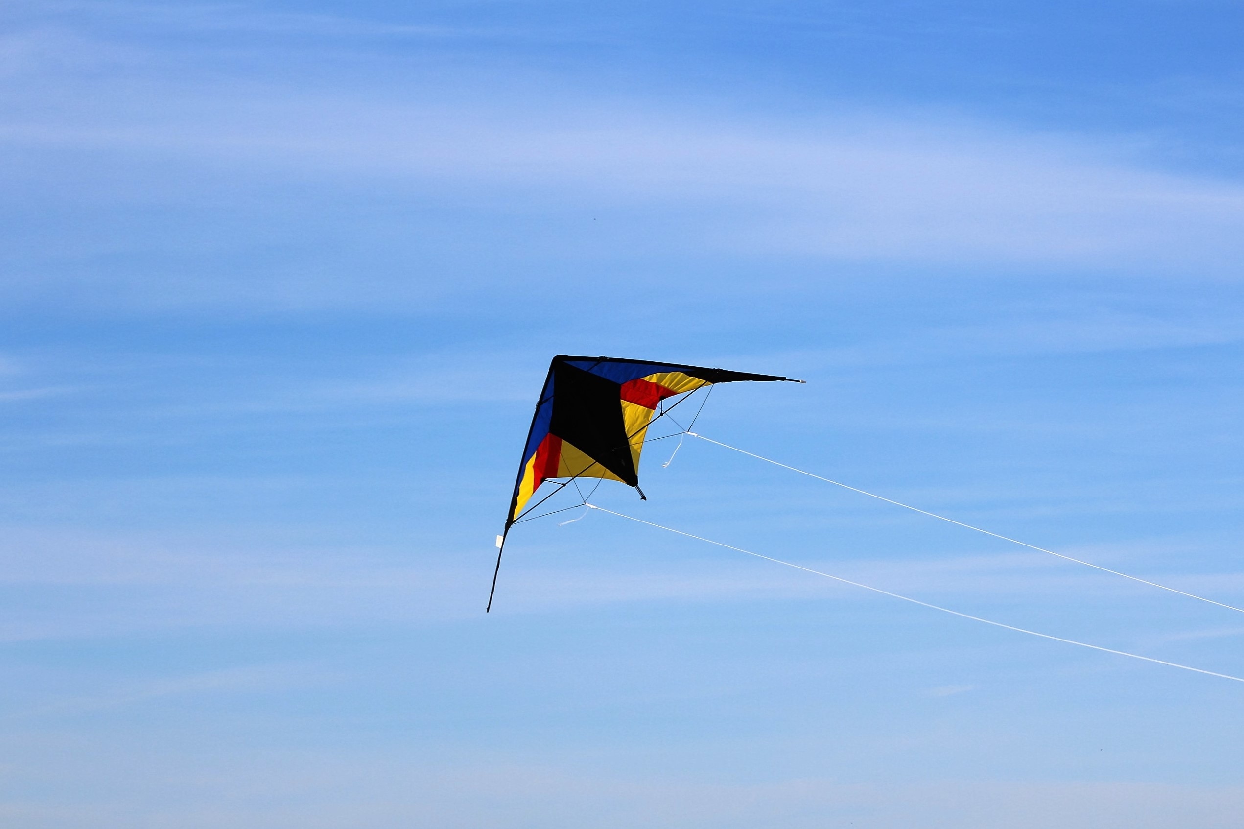 Kite Sports: Flying kite, Stable performance, Multi-line, Kite control. 2550x1700 HD Wallpaper.