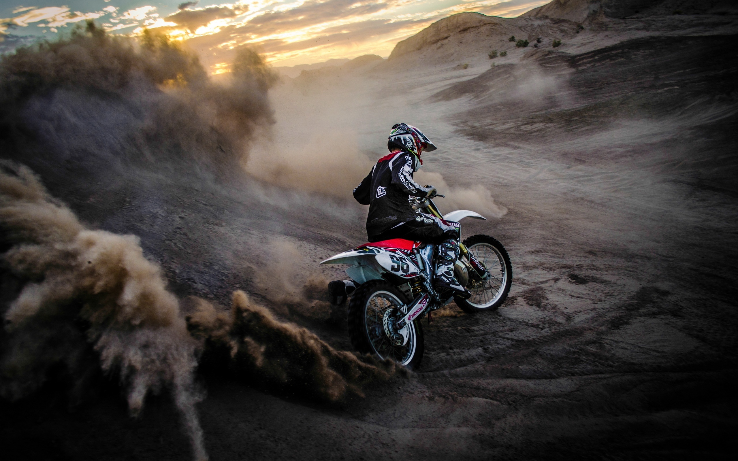 Motorcycle Racing: Crazy Motorcycle Off-road Race, Motocross Bikes, Most Powerful and Fastest Dirt Bikes. 2560x1600 HD Background.