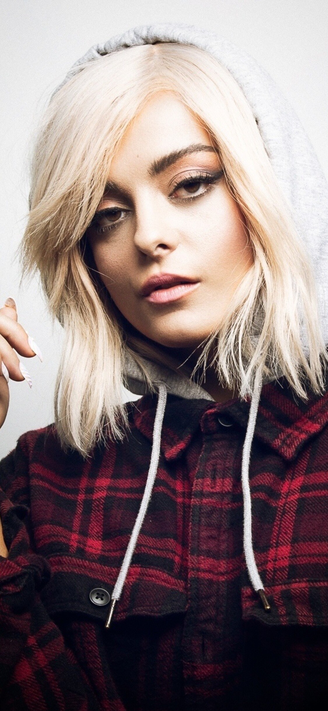 Bebe Rexha: Began her first solo headlining tour, named the All Your Fault Tour, in March 2017. 1130x2440 HD Background.