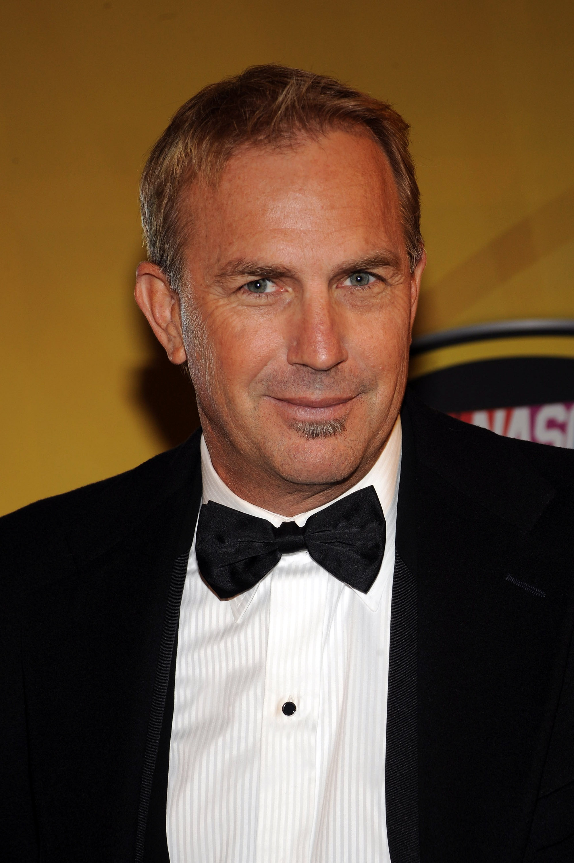 Kevin Costner, Super Bowl Parties, Access Online, Celebrities, 2000x3000 HD Phone