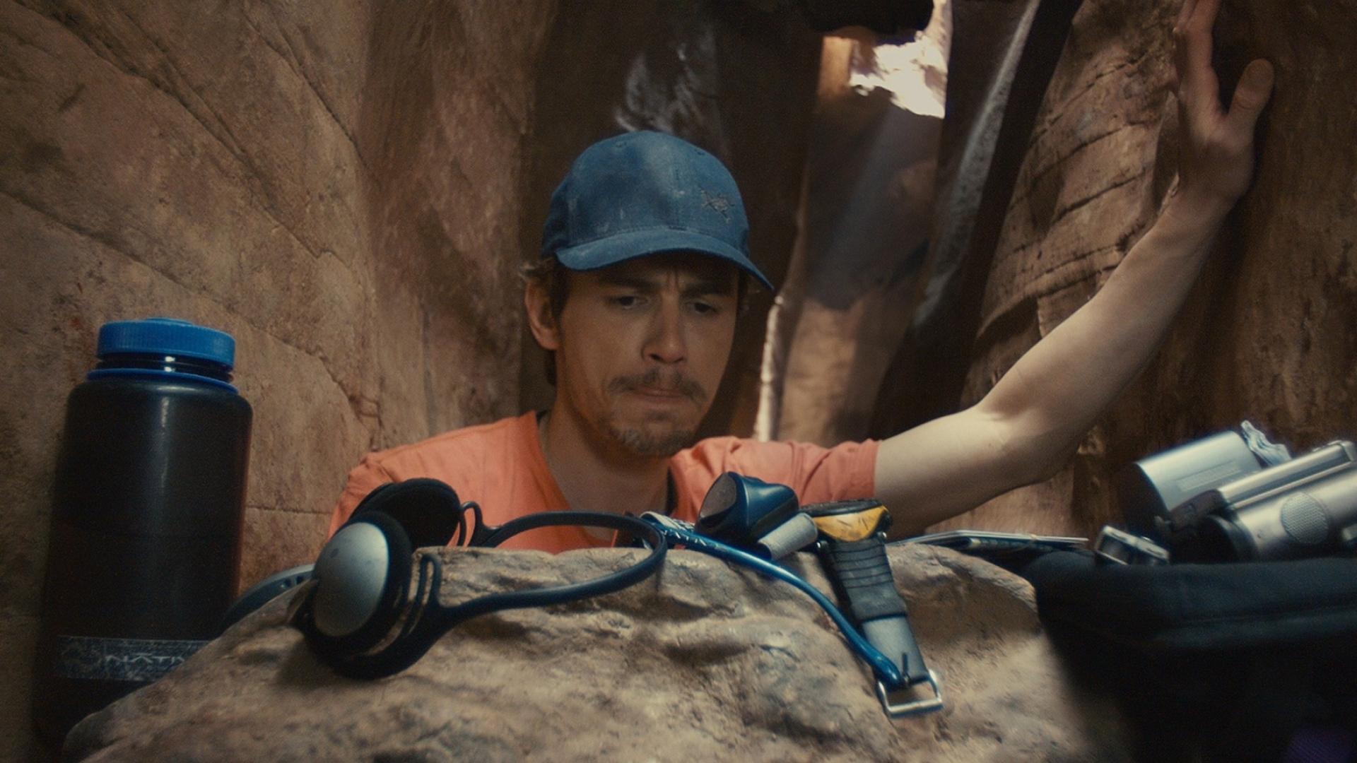 127 Hours: Aron Ralston, his wife, and his son make cameo appearances at the end of the film. 1920x1080 Full HD Background.