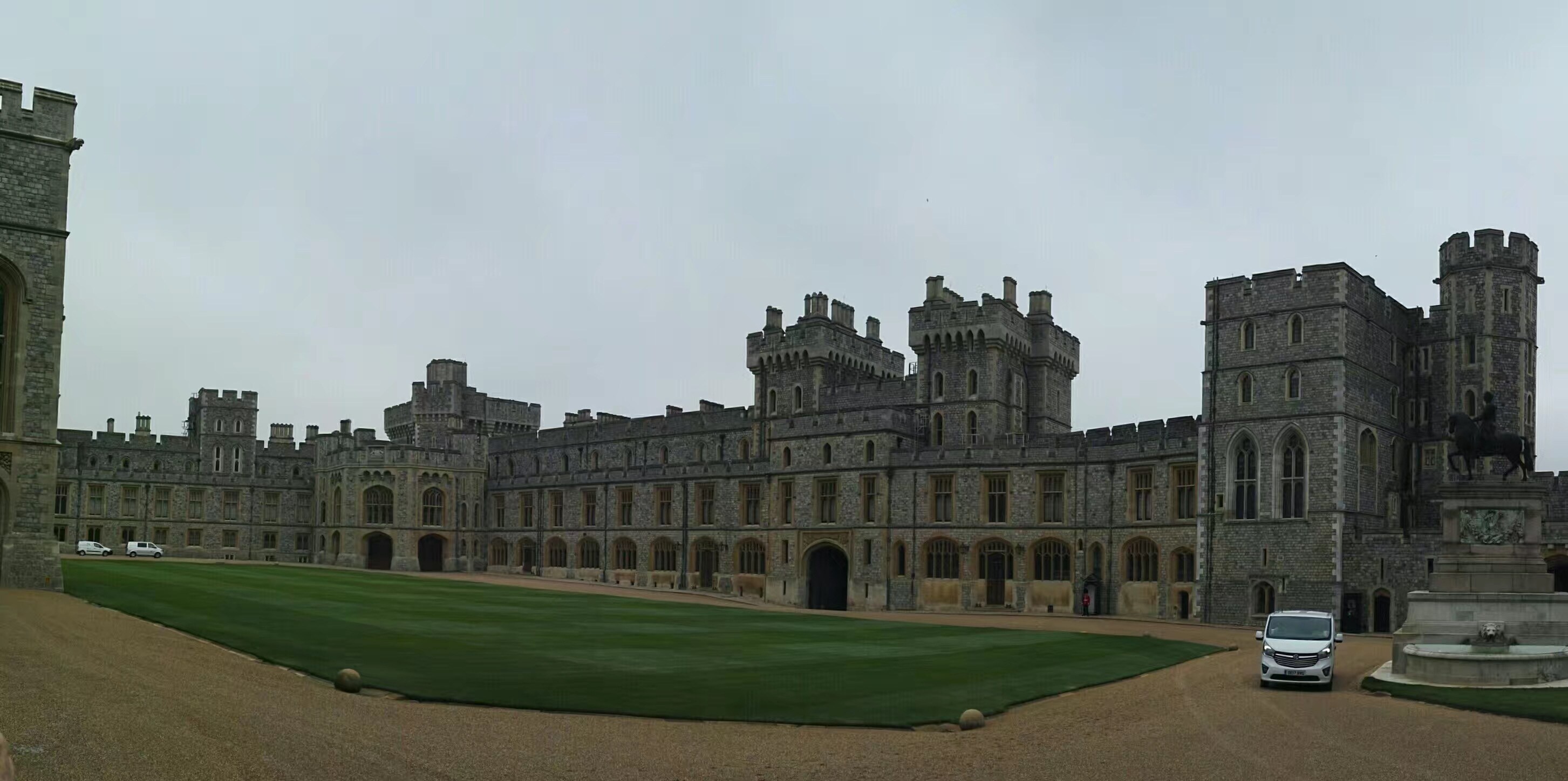 Windsor Castle, Attractions and reviews, Ticket information, Nearby amenities, 2910x1450 Dual Screen Desktop