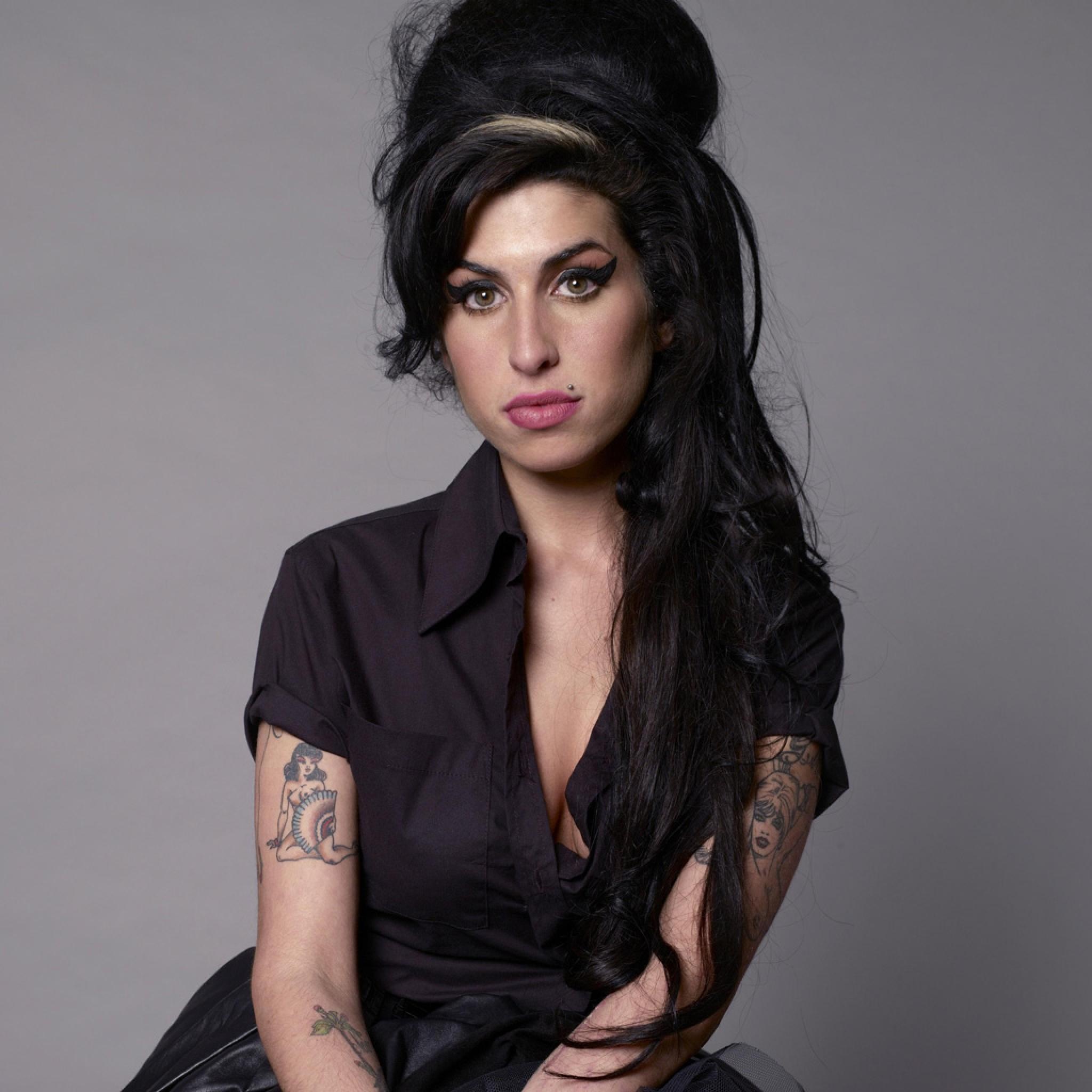 Amy Winehouse, iPhone wallpapers, Artistic visuals, Striking backgrounds, 2050x2050 HD Phone