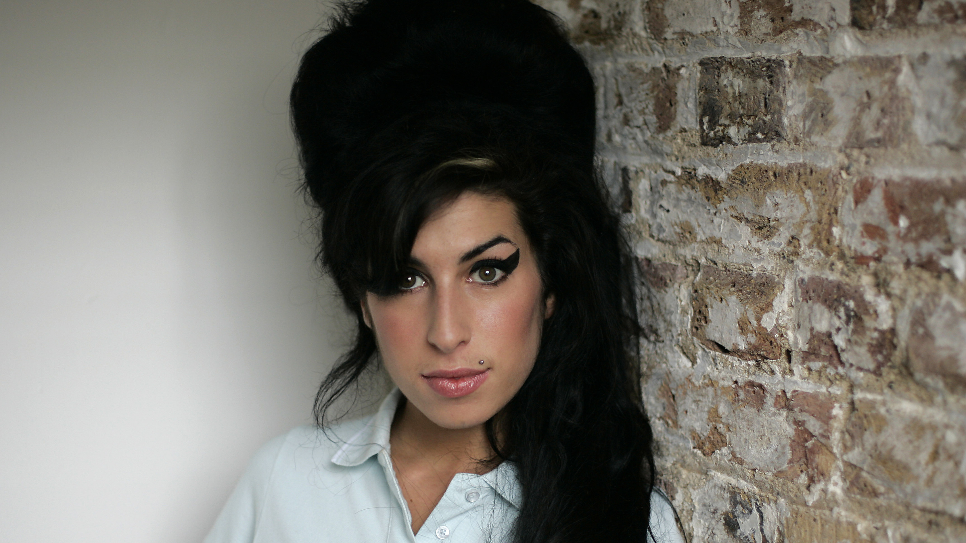 Amy Winehouse, HD wallpaper, Stunning background, Captivating image, 3360x1890 HD Desktop