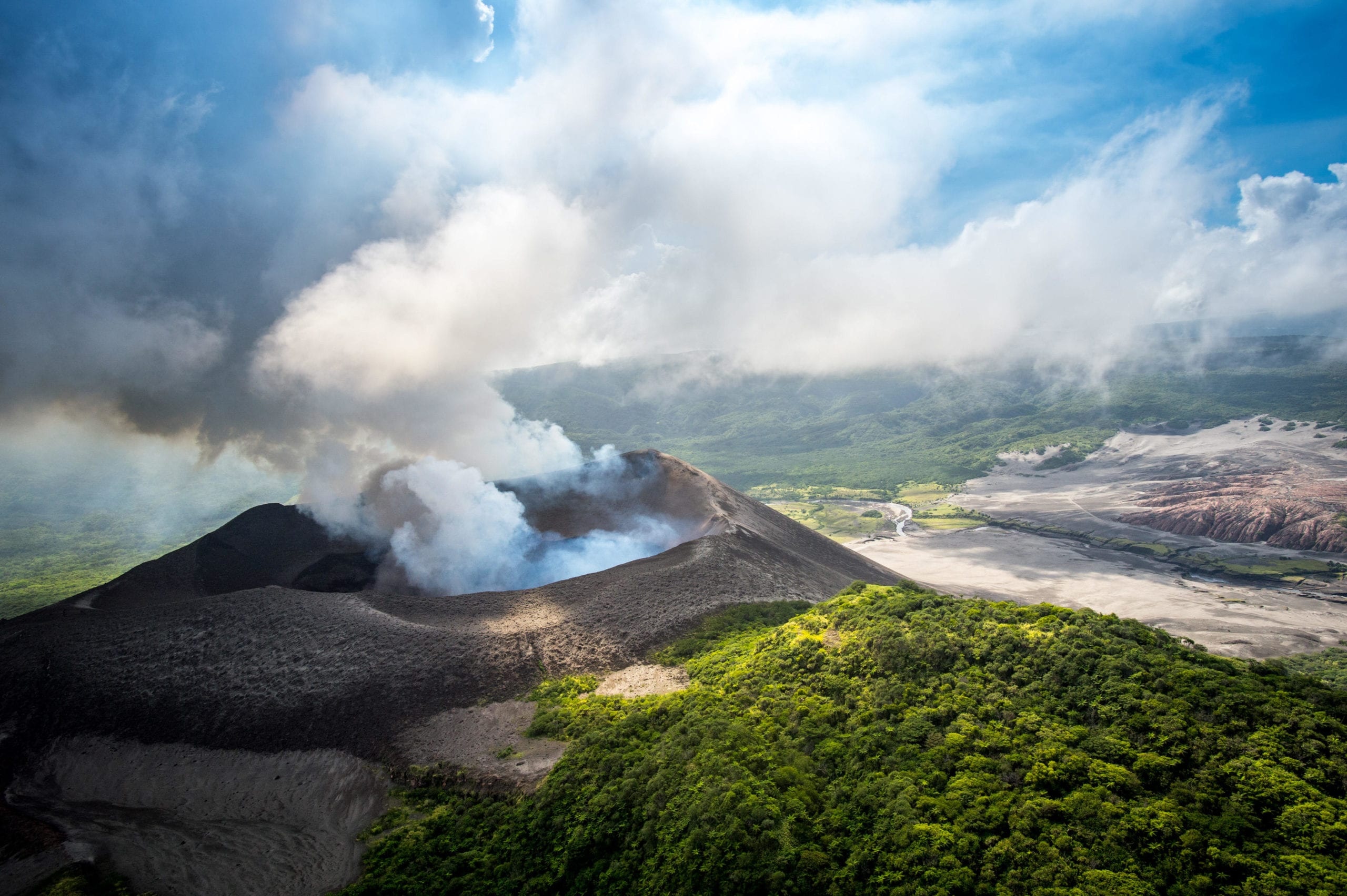 Yasur Volcano, Secluded adventure, Vanuatu's beauty, Pelorus yacht expeditions, 2560x1710 HD Desktop