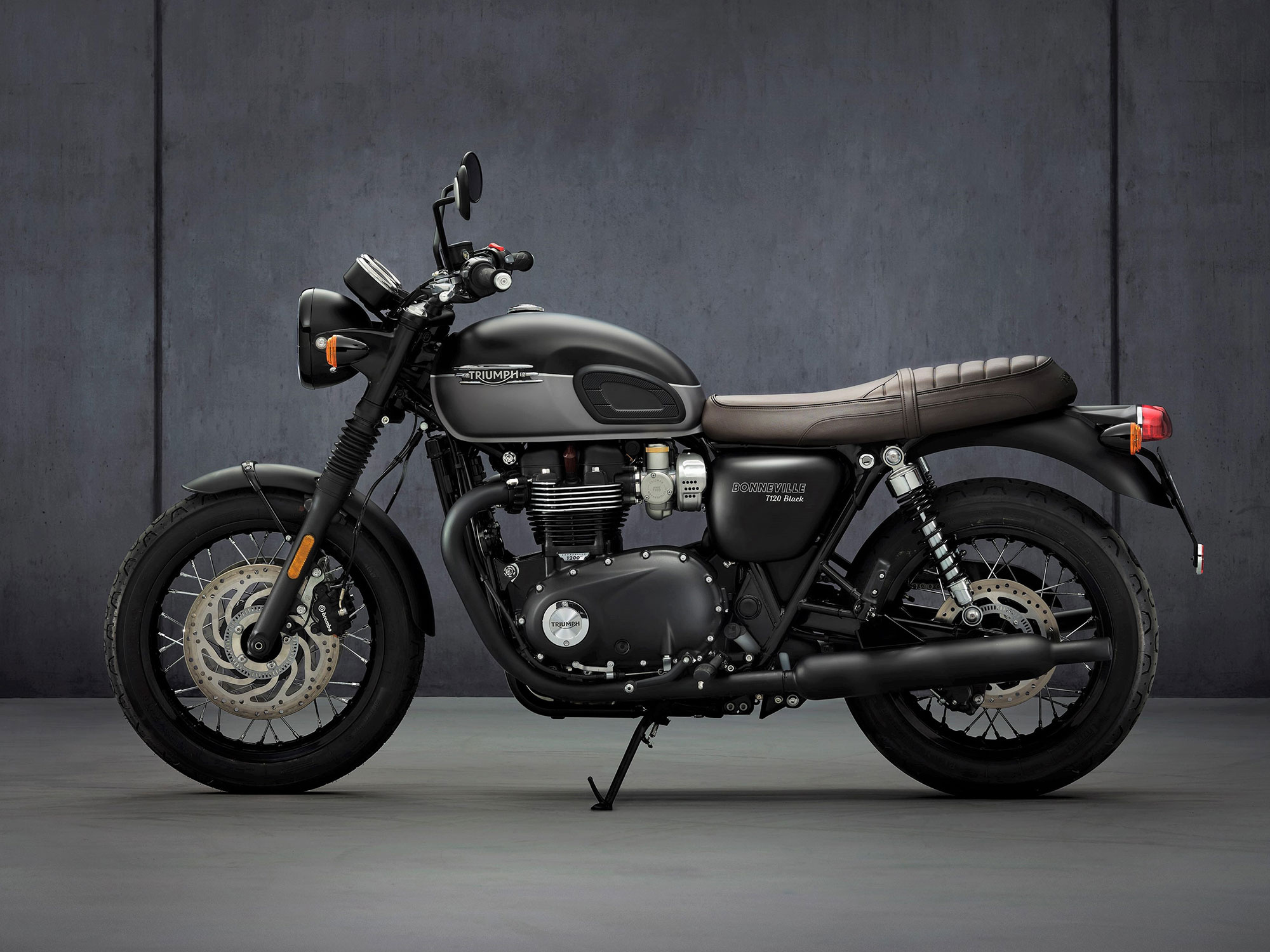 Triumph Bonneville family upgrade, 2022 edition reveal, Enhanced features and performance, Cycle World's exclusive coverage, 2000x1500 HD Desktop