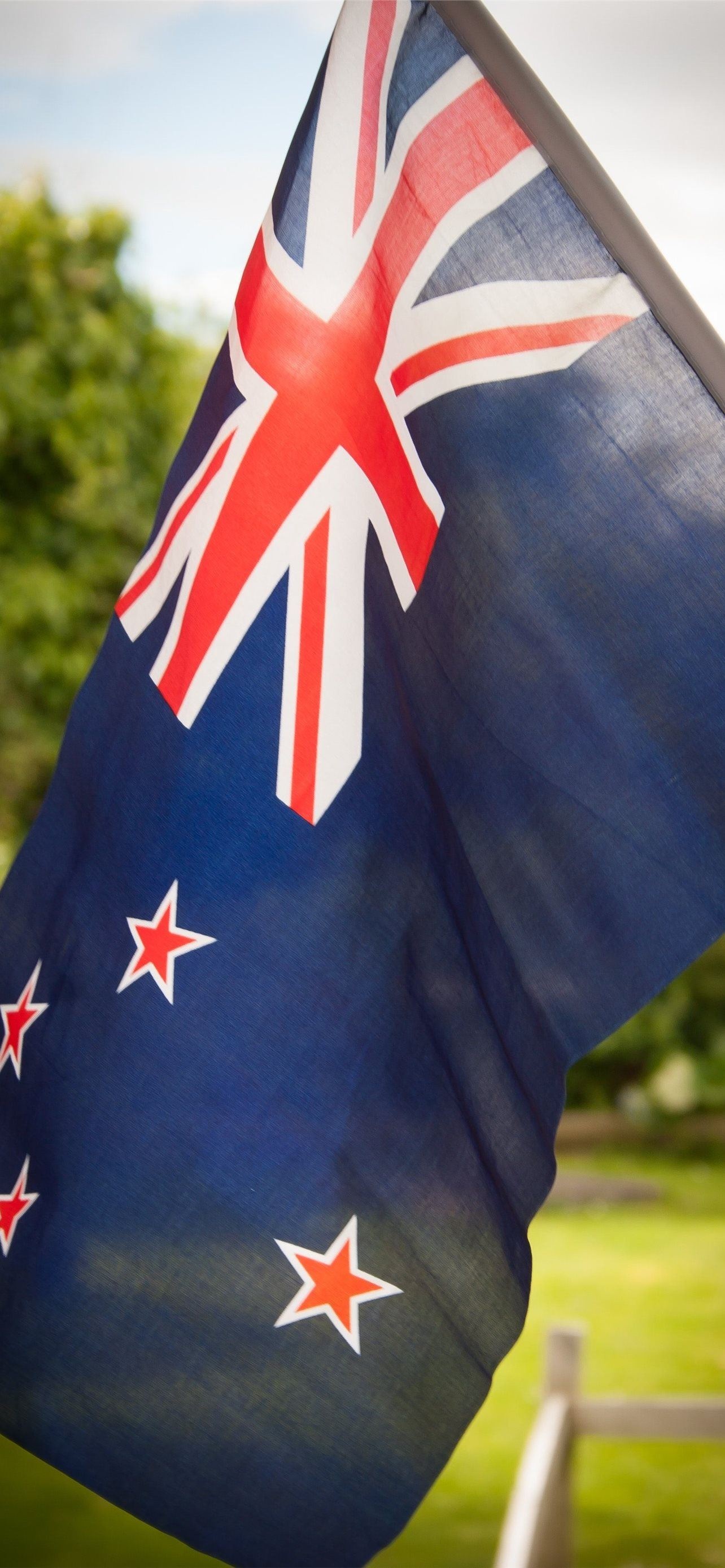 Flag: The New Zealand Ensign, based on the British maritime Blue Ensign. 1290x2780 HD Background.
