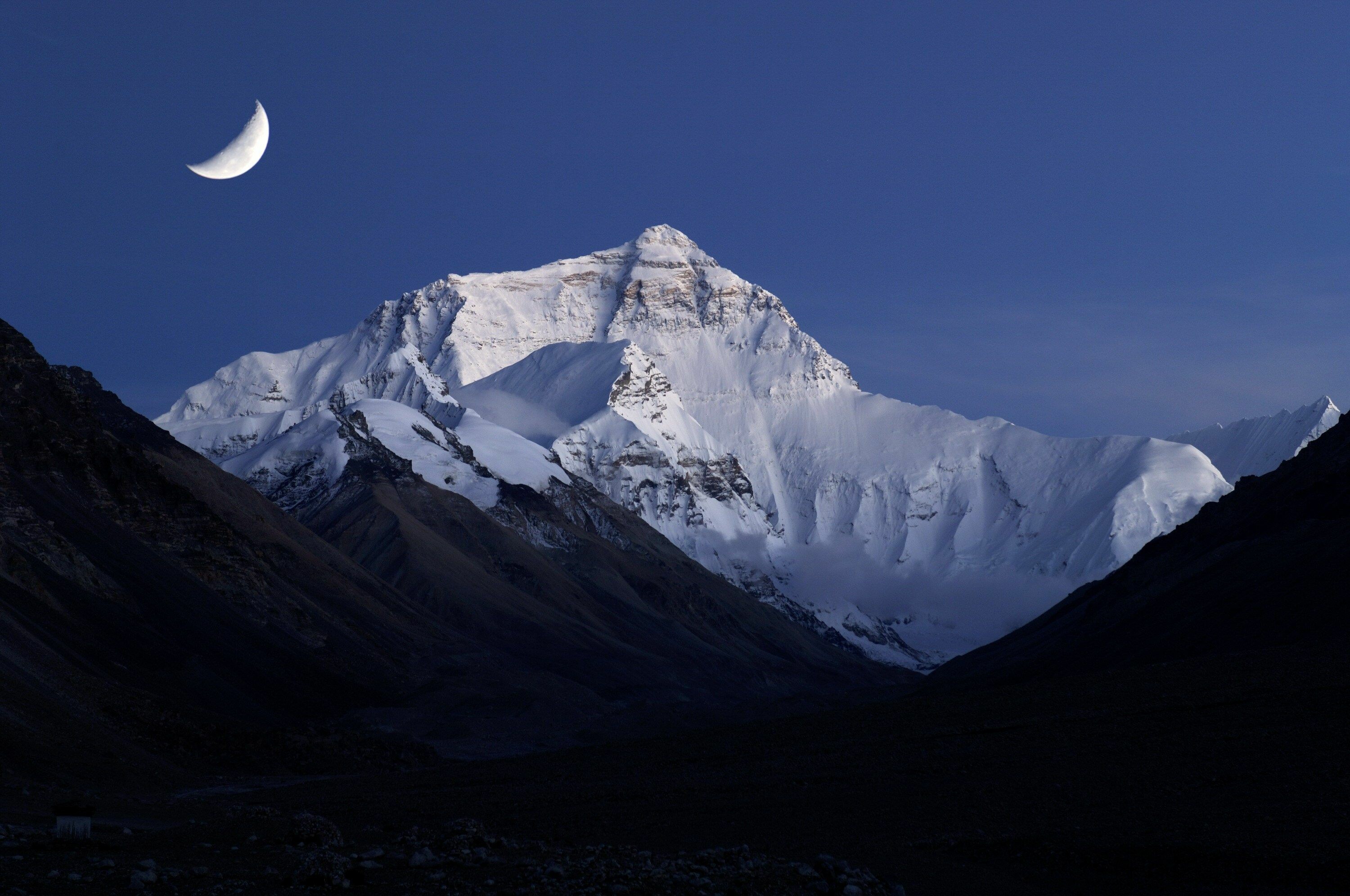 Mount Everest: The world's highest mountain, Located in Nepal. 3000x2000 HD Wallpaper.