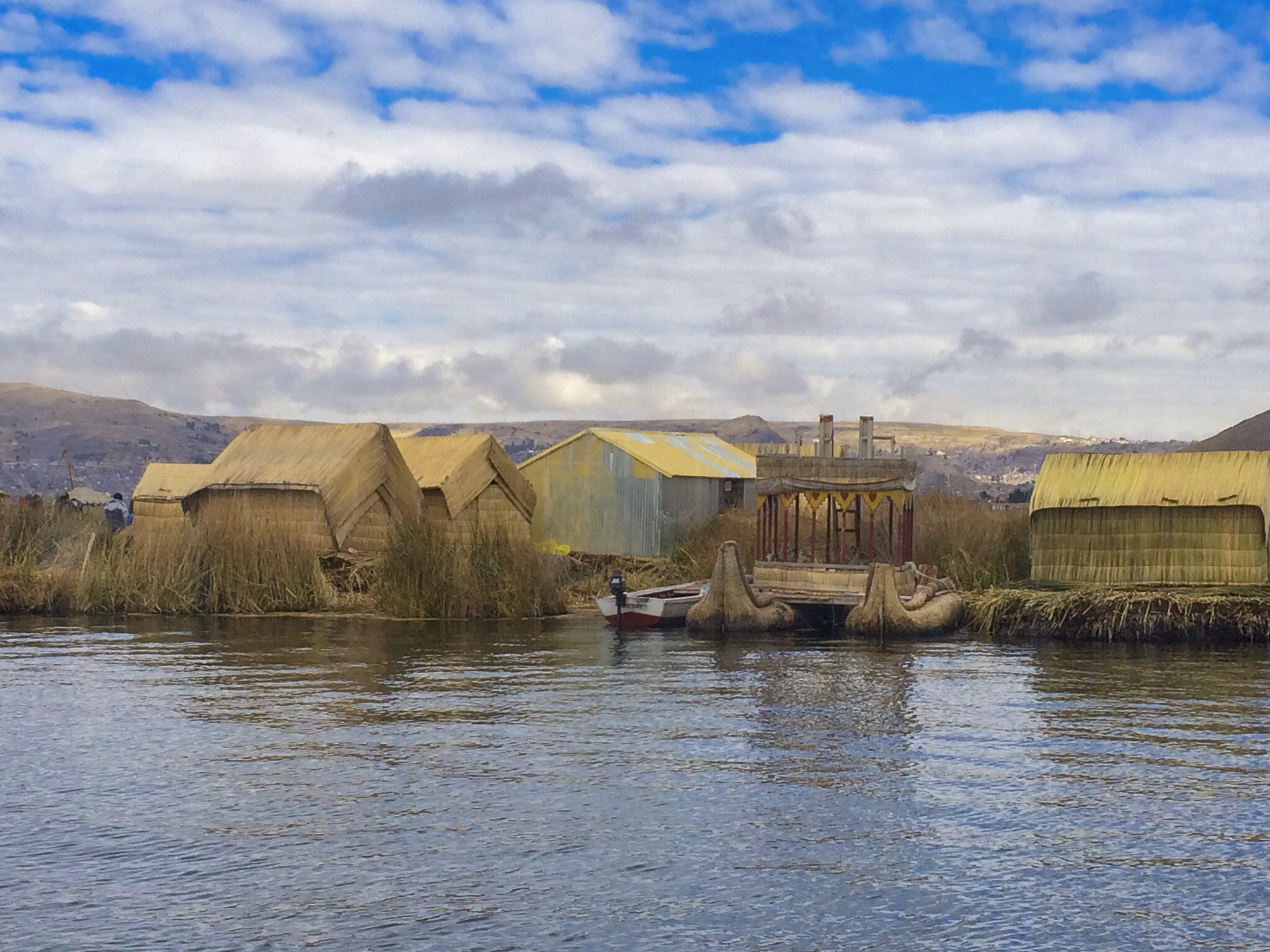Lake Titicaca, Uros Islands, Puno Peru, Time affluent, 2050x1540 HD Desktop