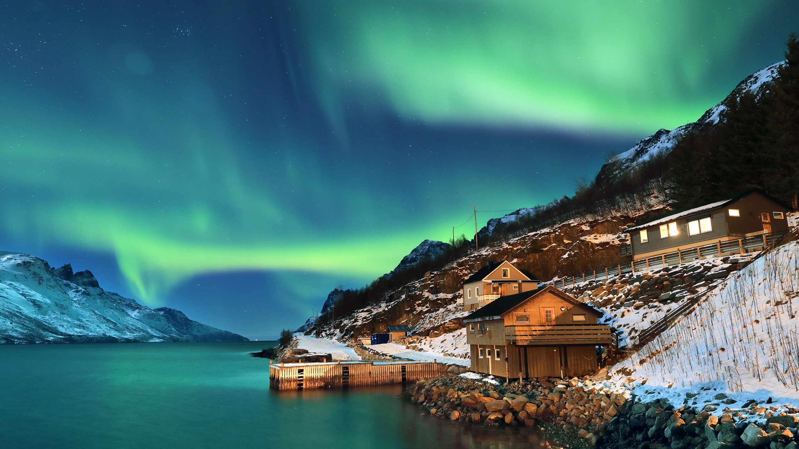 Greenland: Northern lights, Norway occupied eastern island as Erik the Red's Land in July 1931. 2560x1440 HD Background.