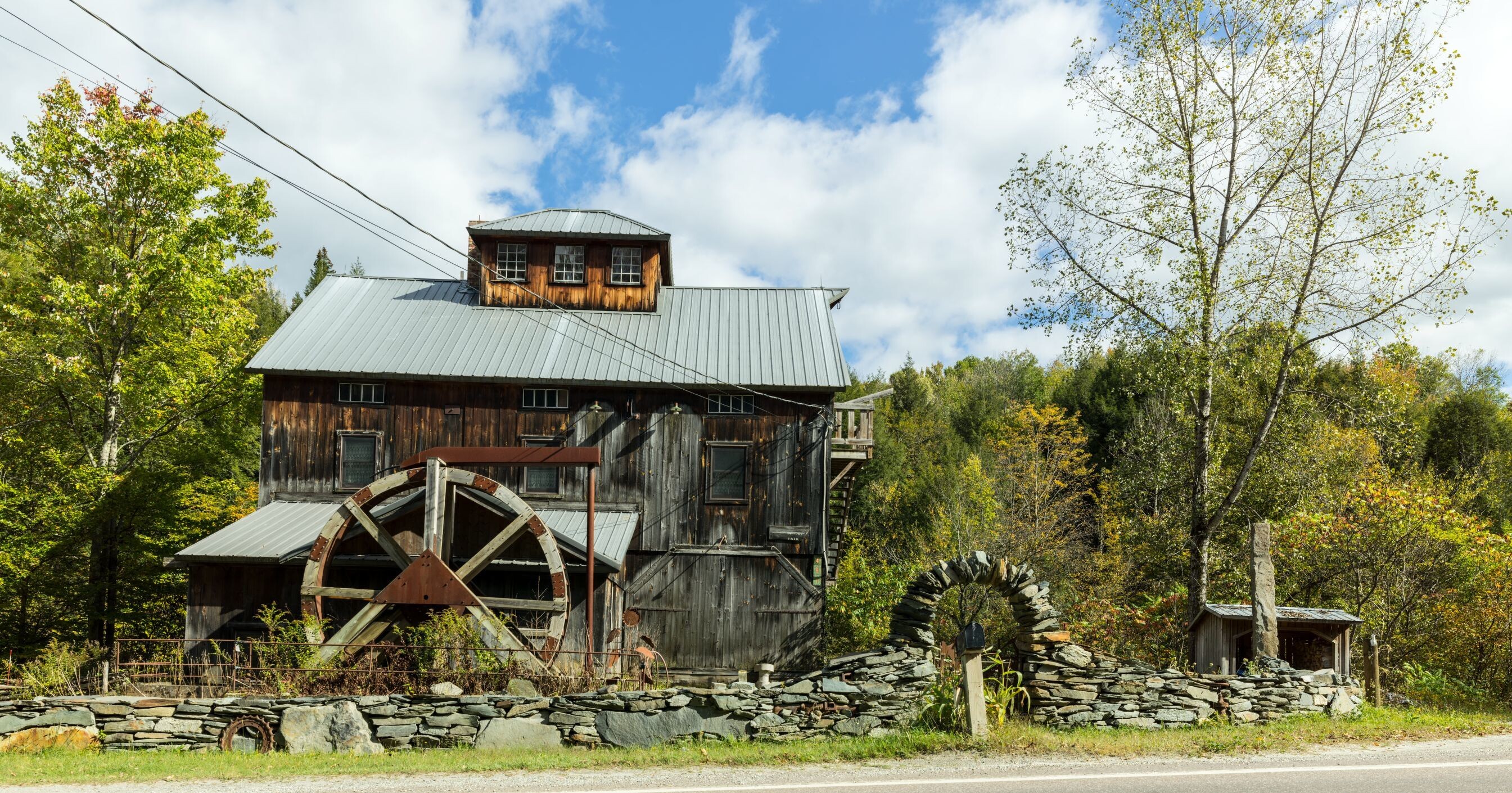 Jeffersonville, Vermont, Outdoor adventures, Tranquil surroundings, 2690x1410 HD Desktop