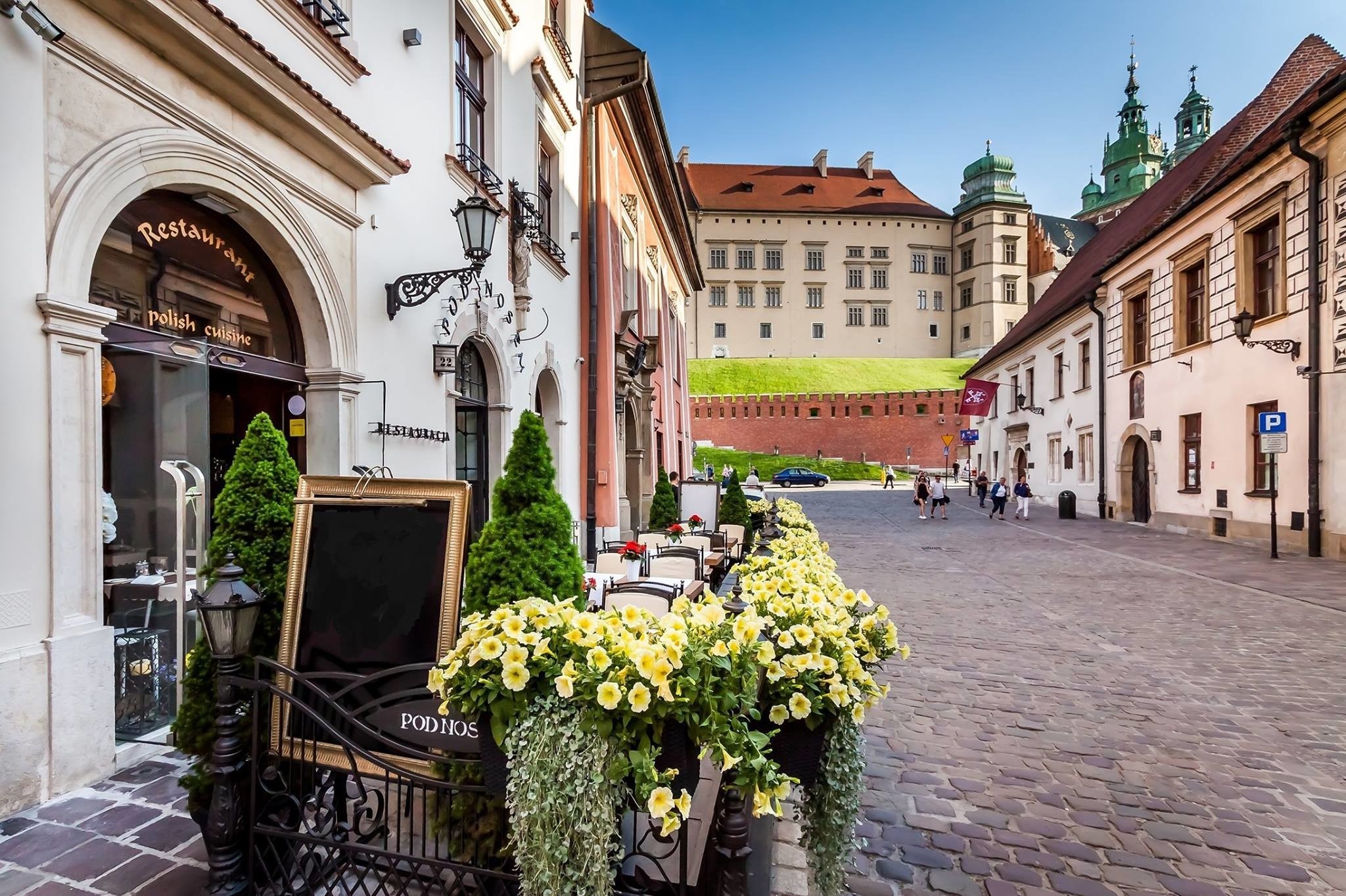 Wawel Castle, Krakow, Gourmet cuisine, Local dining, 2050x1370 HD Desktop