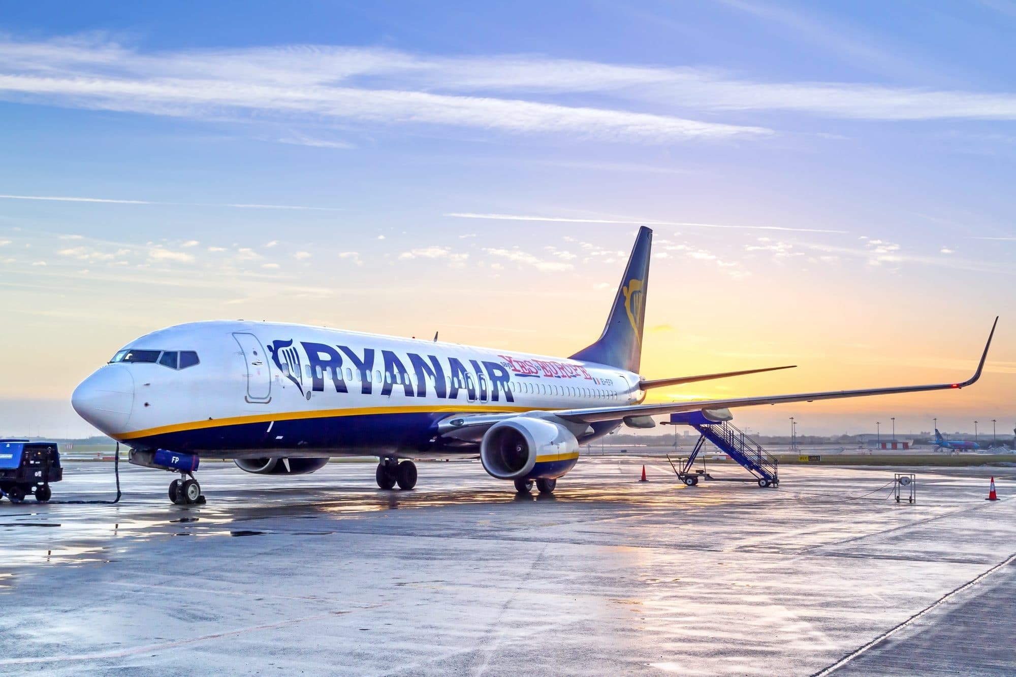 Ryanair, Flying guide, Ultimate travel experience, 2000x1340 HD Desktop