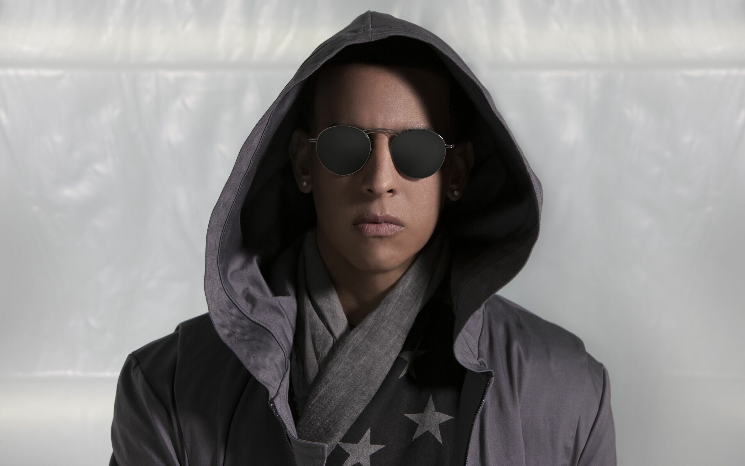 Daddy Yankee: Barrio Fino became the first reggaeton recording to debut and peak atop the latter chart. 2560x1600 HD Wallpaper.