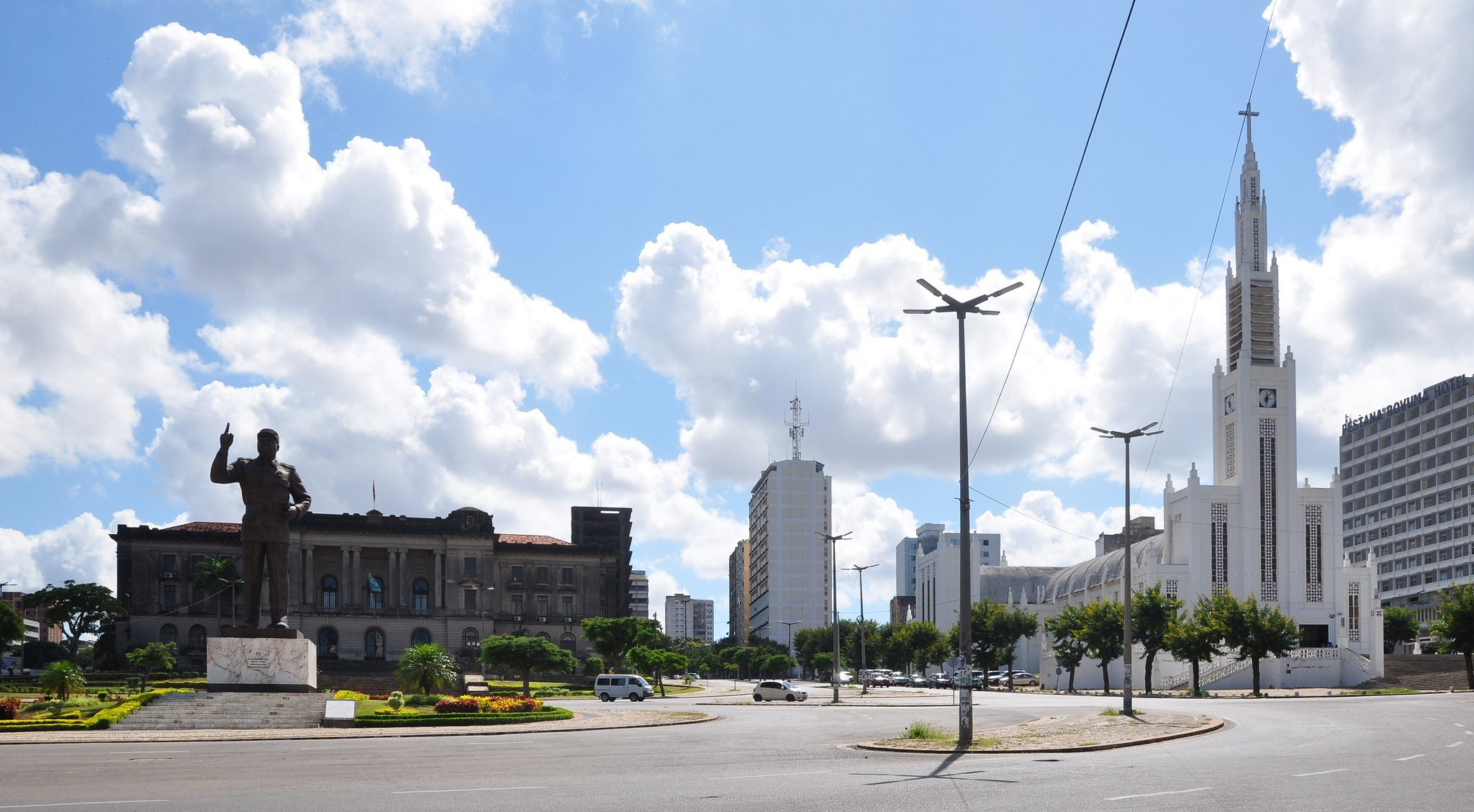 Maputo, Mozambique, Stunning architecture, Vibrant cityscape, 2050x1130 HD Desktop