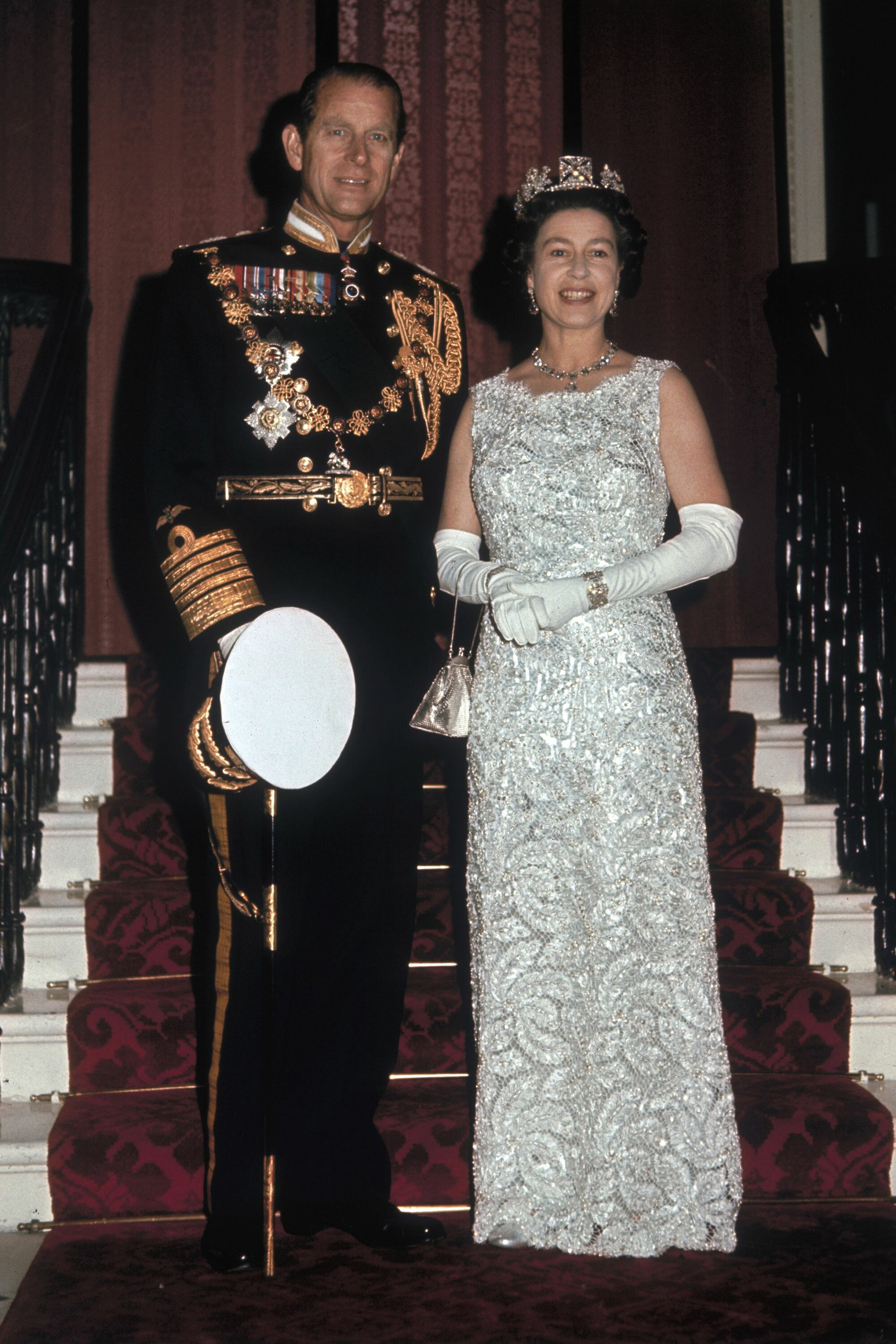 Queen Elizabeth, Prince Philip, Cutest Moments, Royal Love Story, 2000x3000 HD Handy