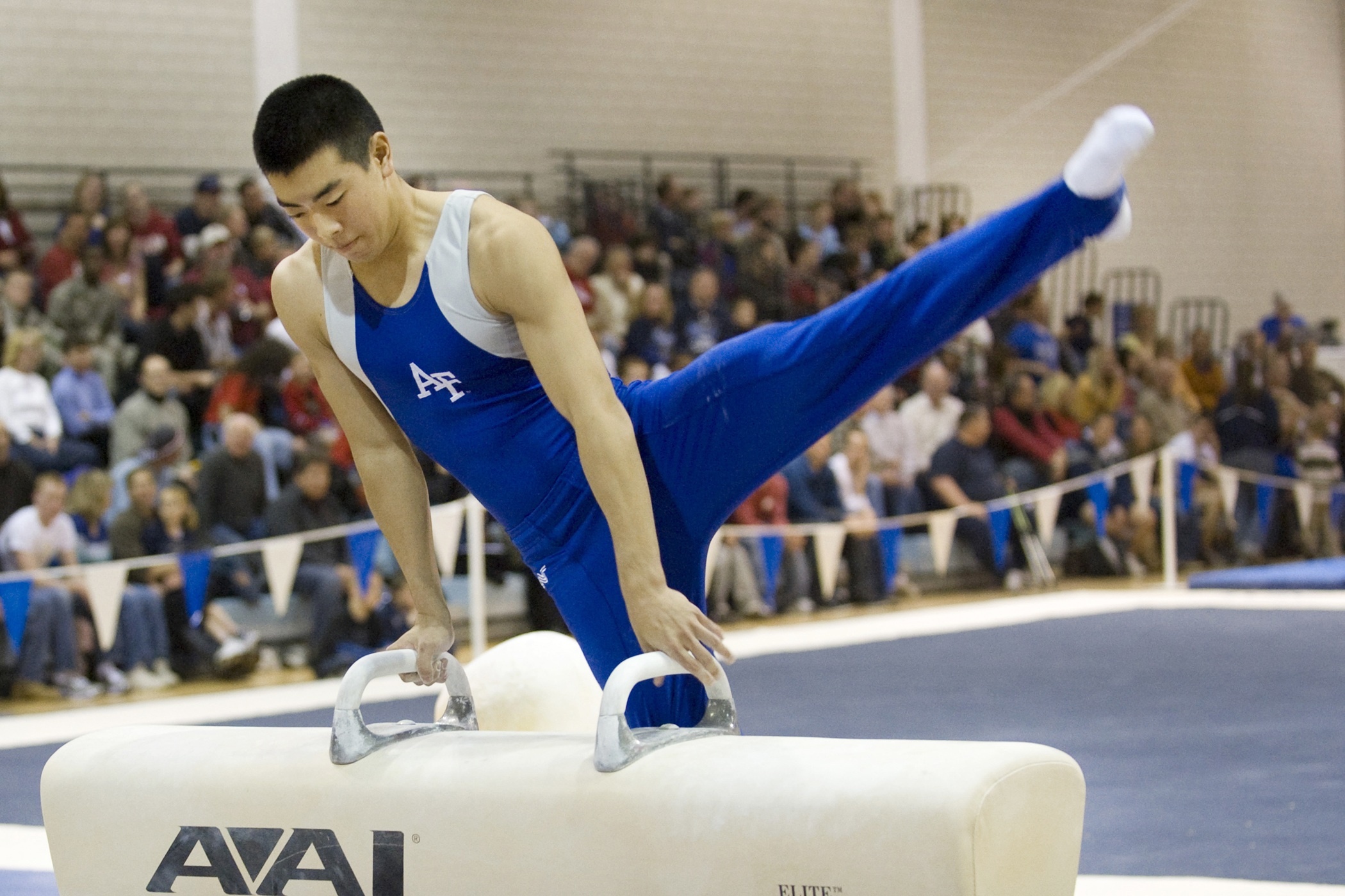 Pommel Horse (Gymnastics): Male gymnasts, Side and cross support travels, Most common elements. 2100x1400 HD Background.
