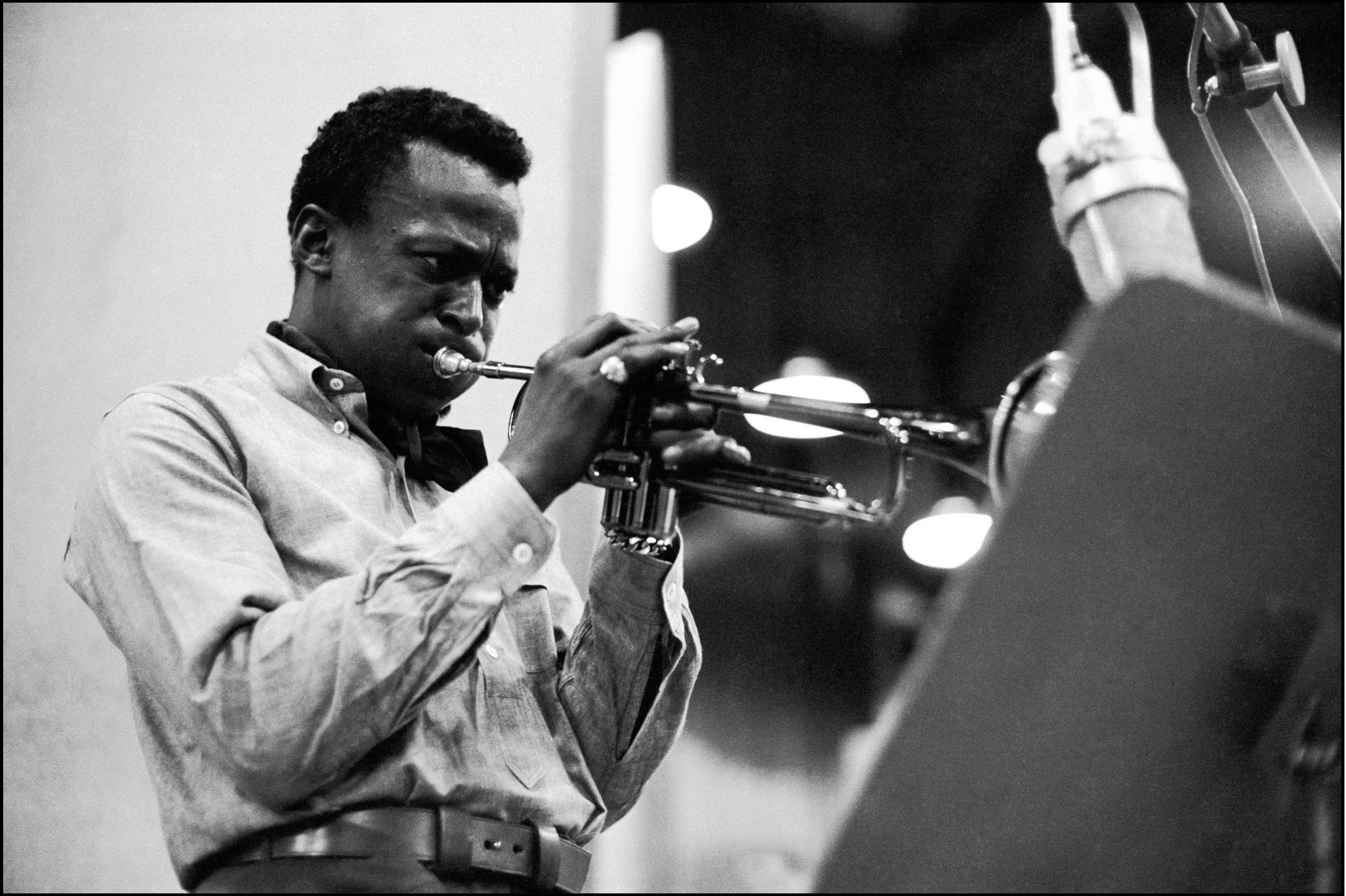 Miles Davis, The story of a trumpeter, Influence on the arts, Musical boundary-pushing, 2550x1700 HD Desktop