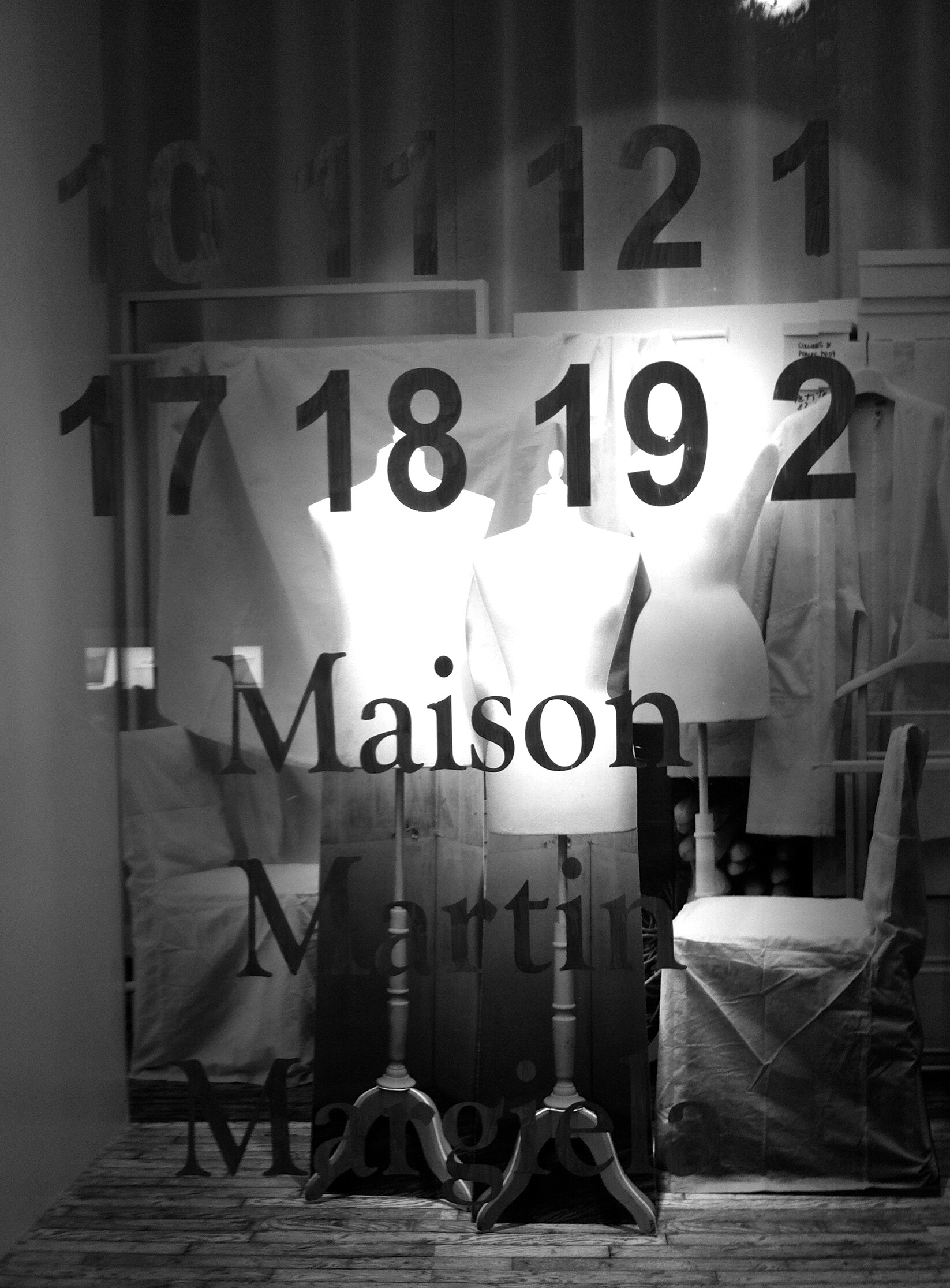Maison Margiela: Margiela's ultra-discreet trademark consists of a piece of cloth with the numbers 0-23. 1650x2240 HD Background.