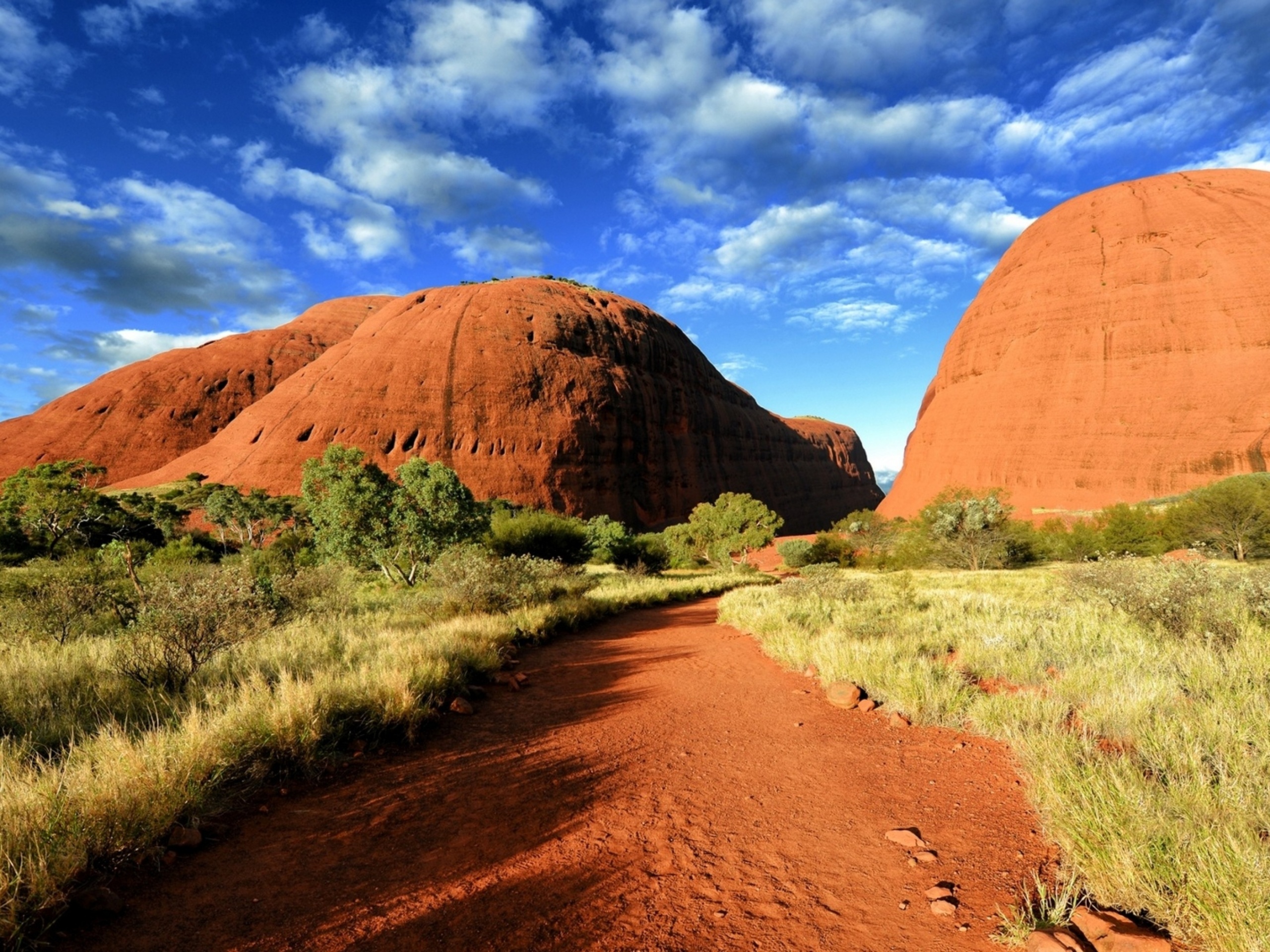 Uluru, Australian treasure, Nature's masterpiece, 2560x1920 HD Desktop