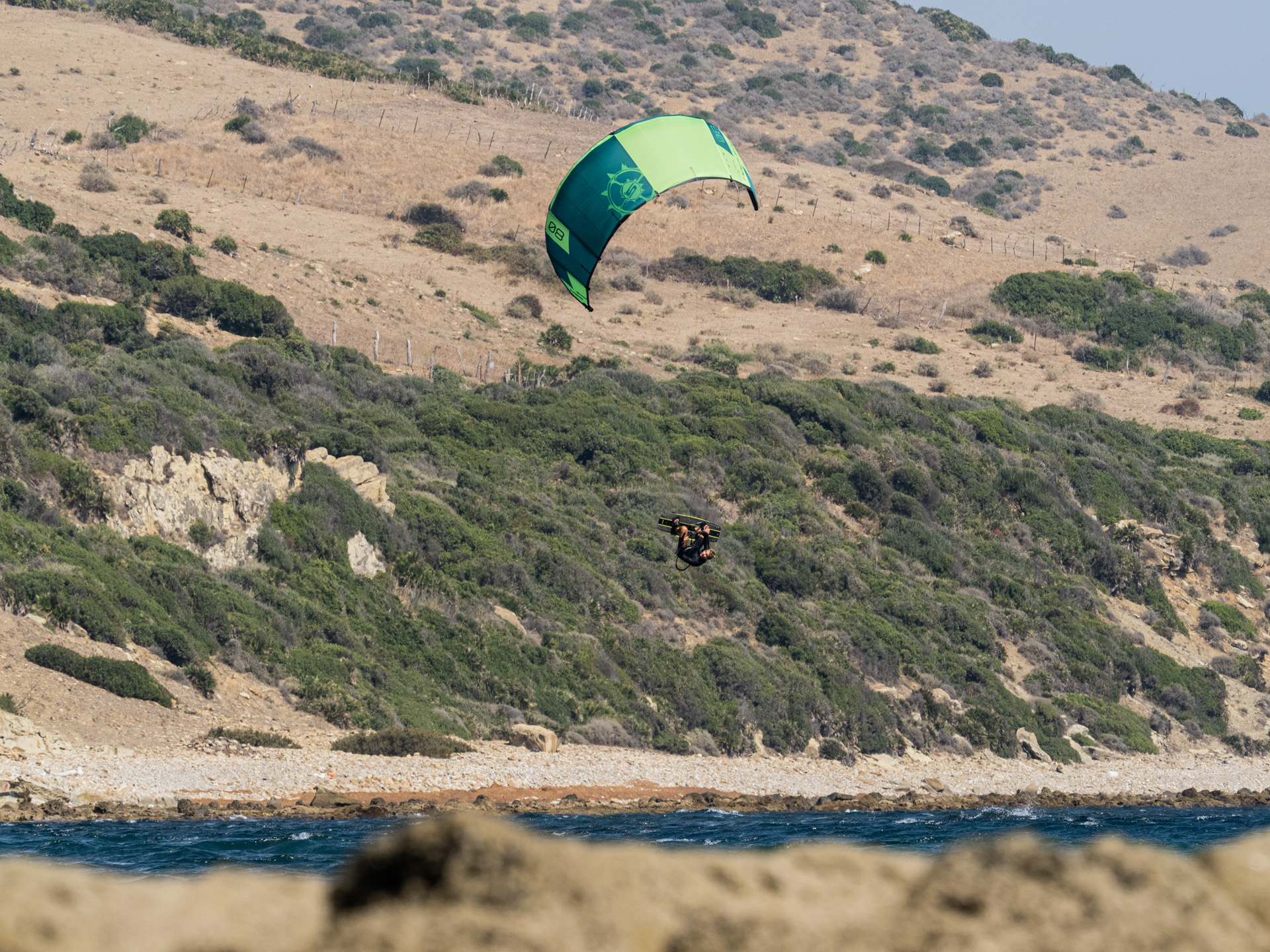 Kiteboarding: Slingshot, Kitesurfing equipment, Machine V1, A lightweight kite, A 5-strut platform. 1920x1440 HD Background.