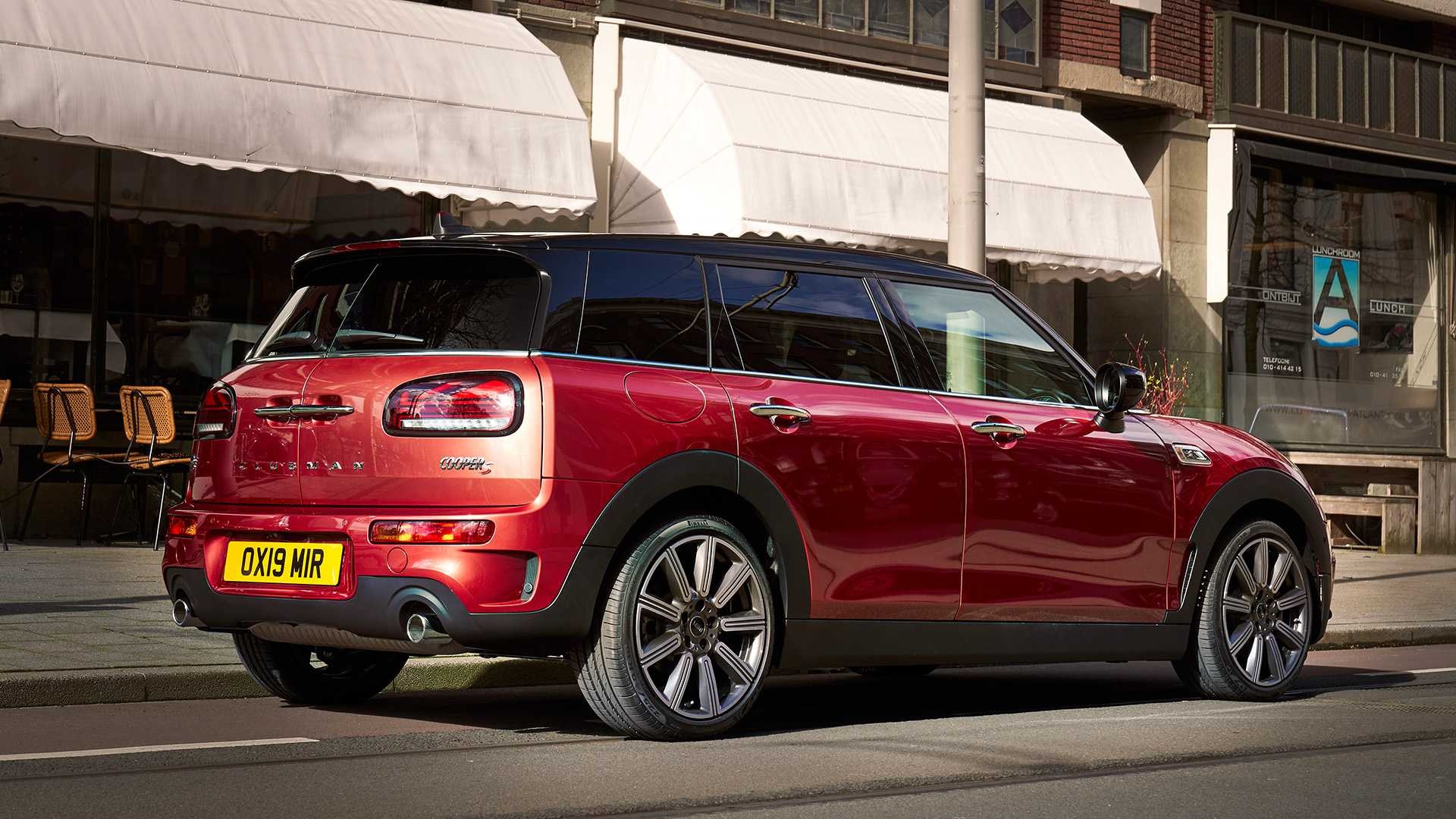 MINI Clubman, Facelifted design, Iconic Union Jack taillights, Modern and trendy, 1920x1080 Full HD Desktop