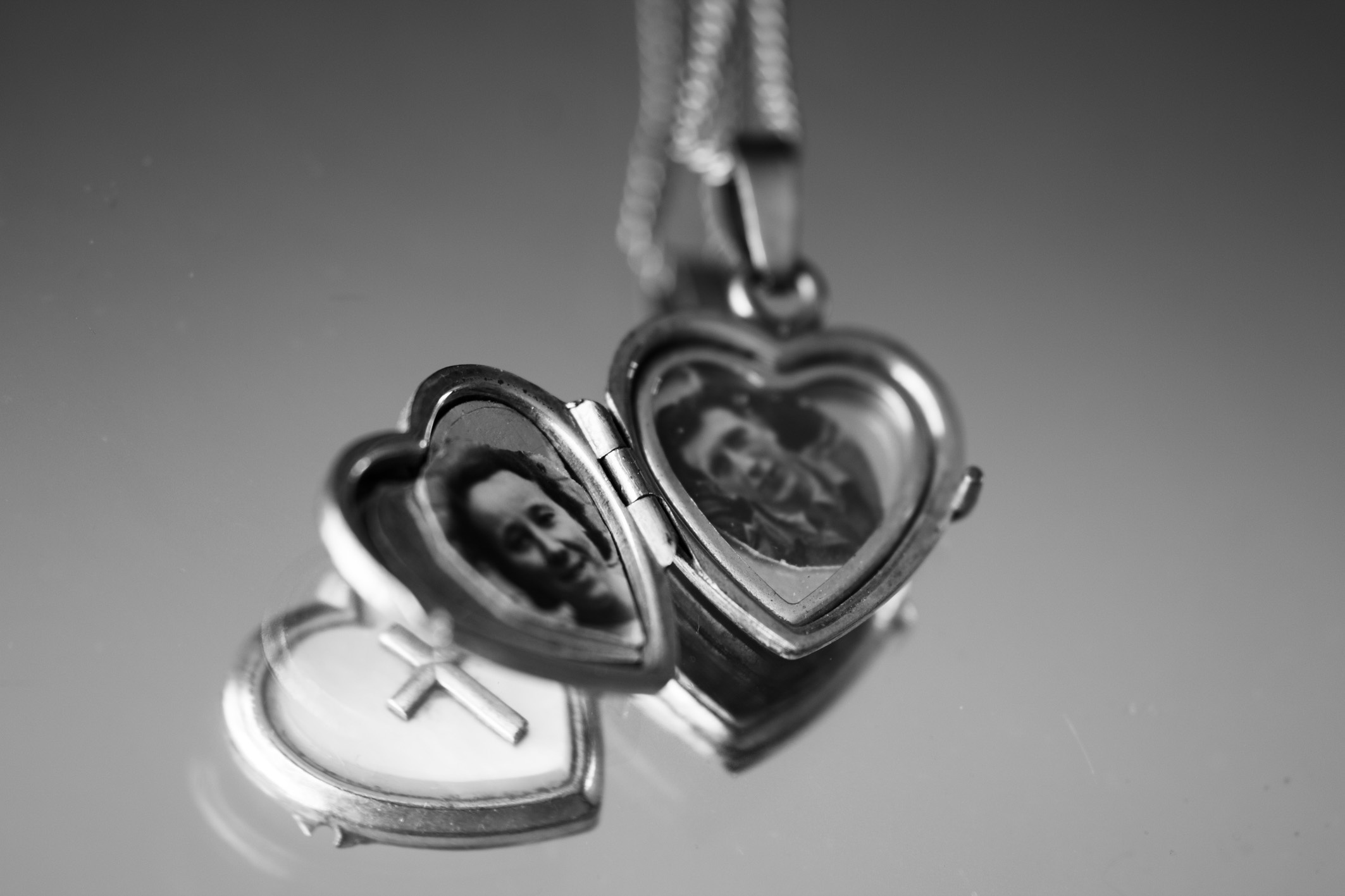 Silver locket, black and white photography, fashion accessory, close-up, 2130x1420 HD Desktop