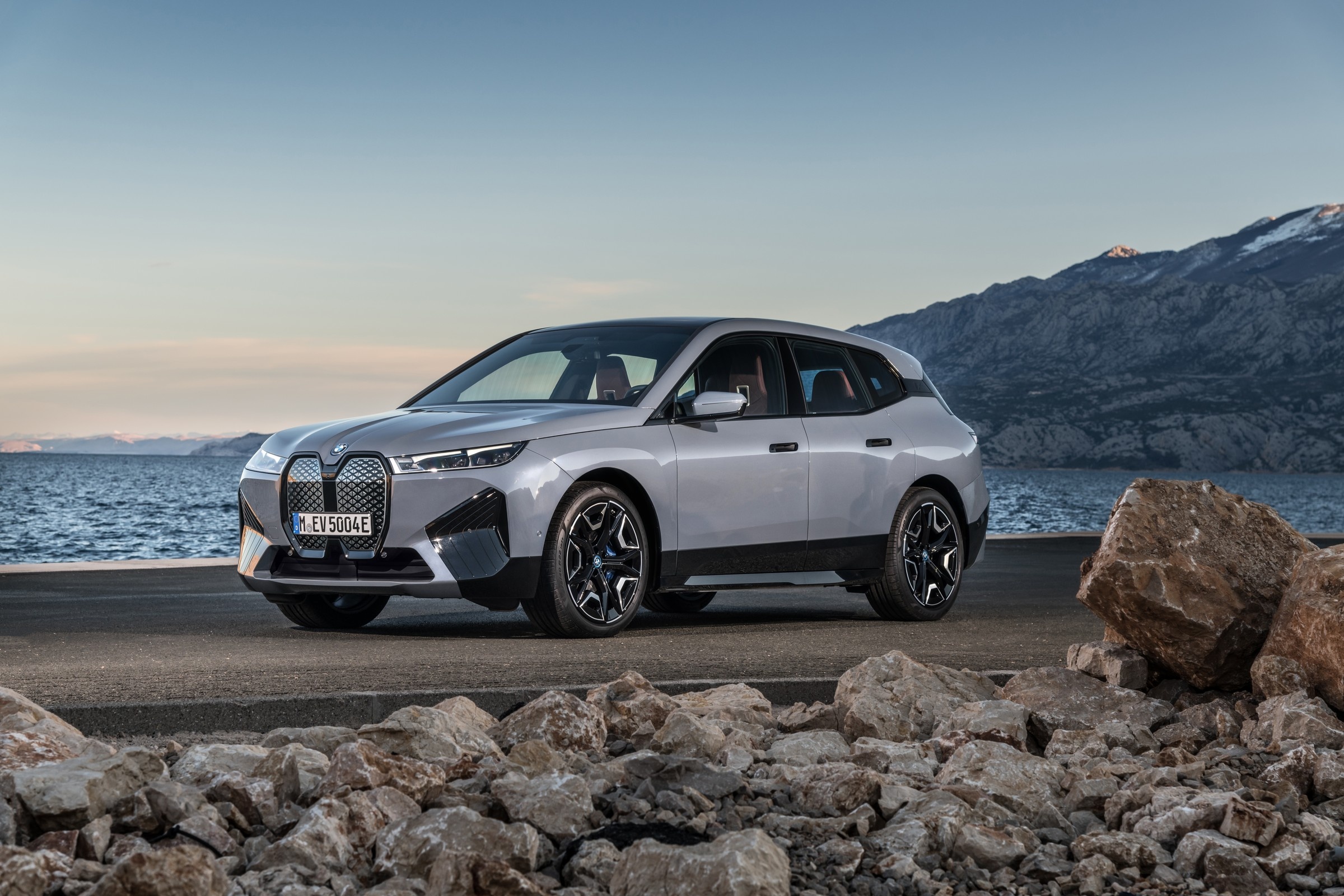 BMW iX, Electrifying crossover, Futuristic design, Eco-friendly, 2400x1600 HD Desktop