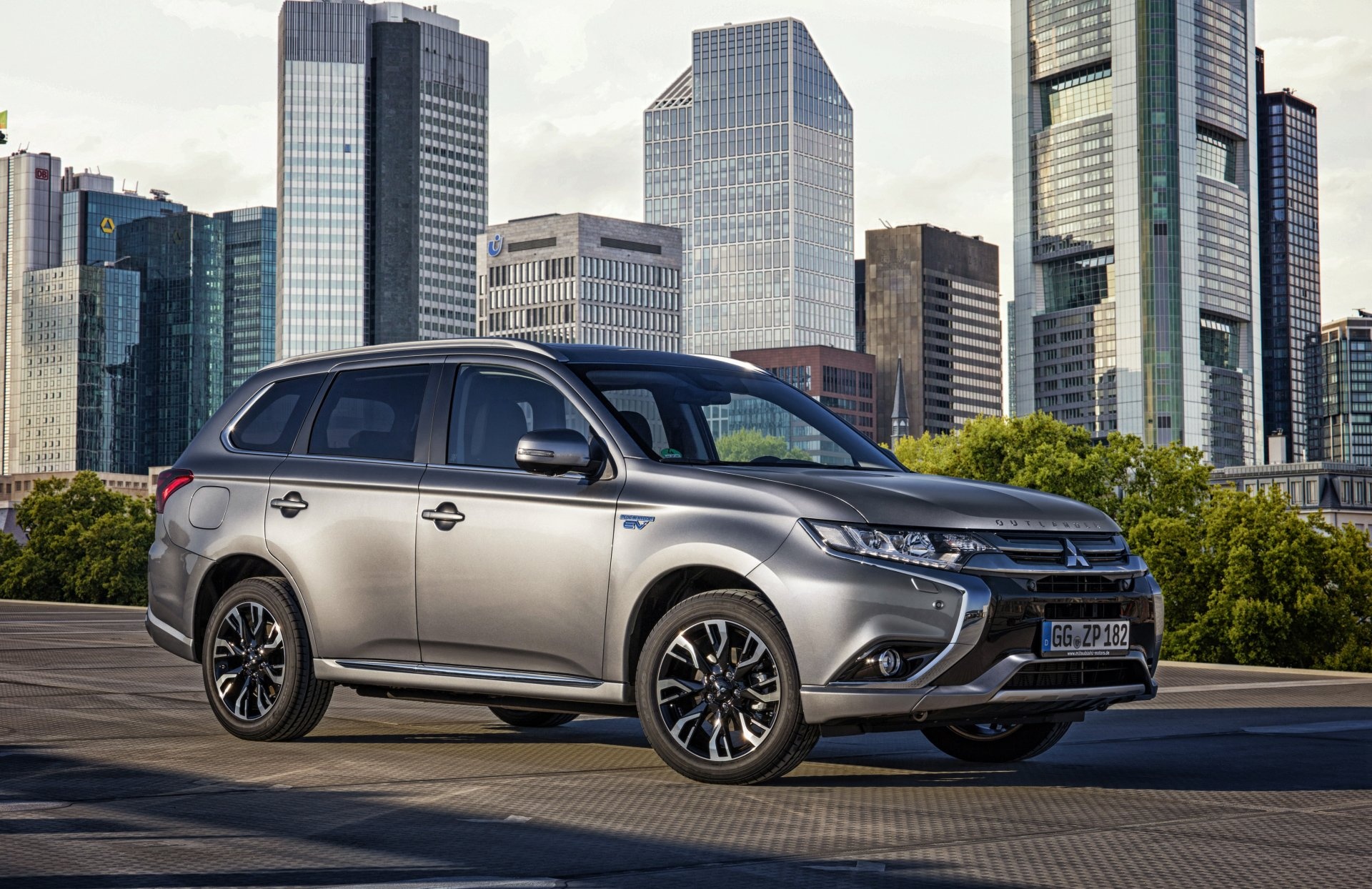 Mitsubishi Outlander, 4K wallpapers, Stylish SUV, High-resolution pictures, 1920x1250 HD Desktop