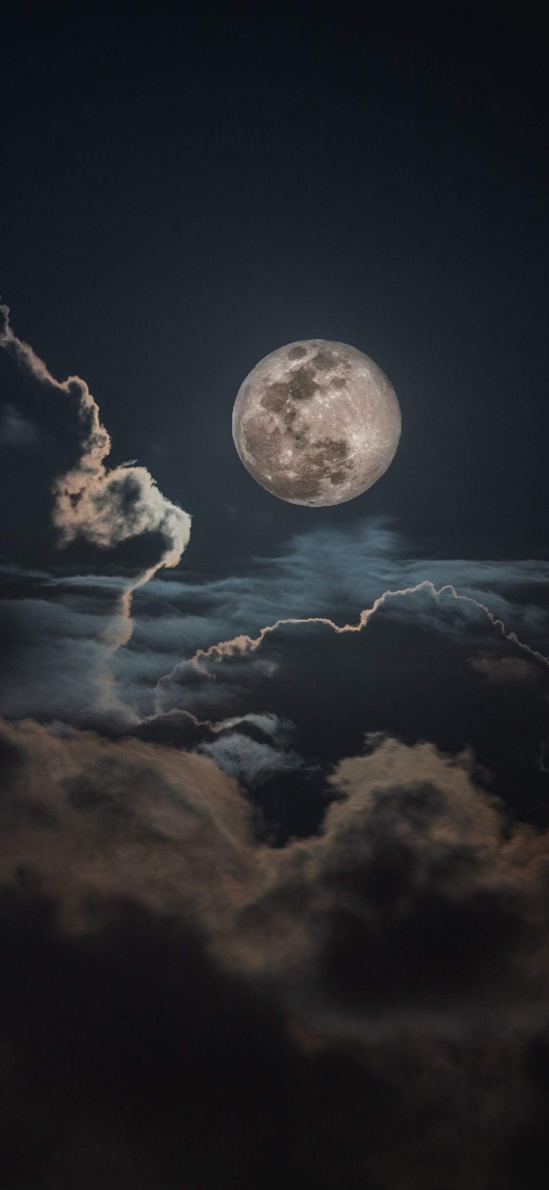Moonlight: Darkening skies, The scattering of light, Moon. 1130x2440 HD Wallpaper.