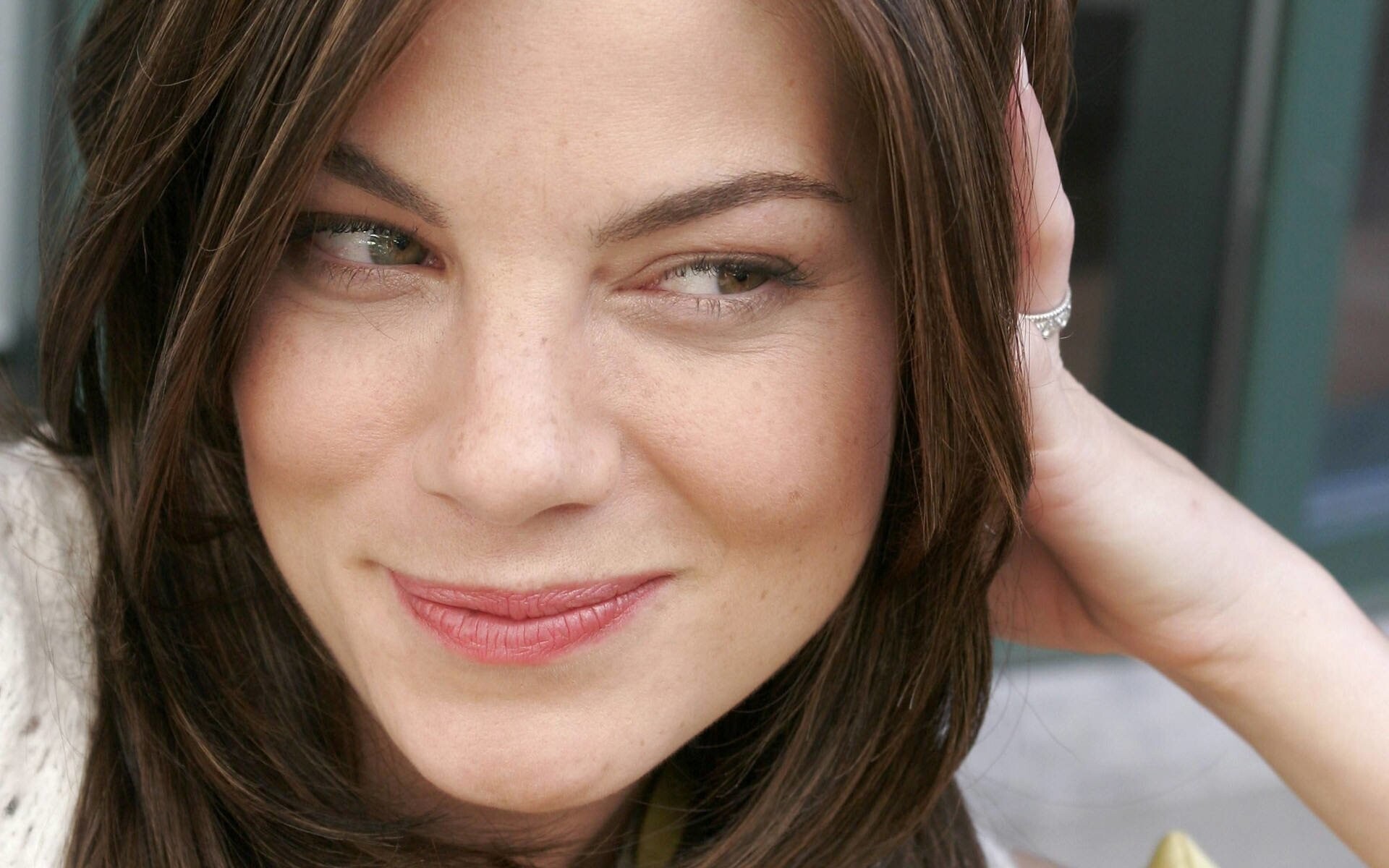 Michelle Monaghan: An American actress, Residing in Los Angeles, Australian husband Peter White, The children Willow and Tommy. 1920x1200 HD Background.