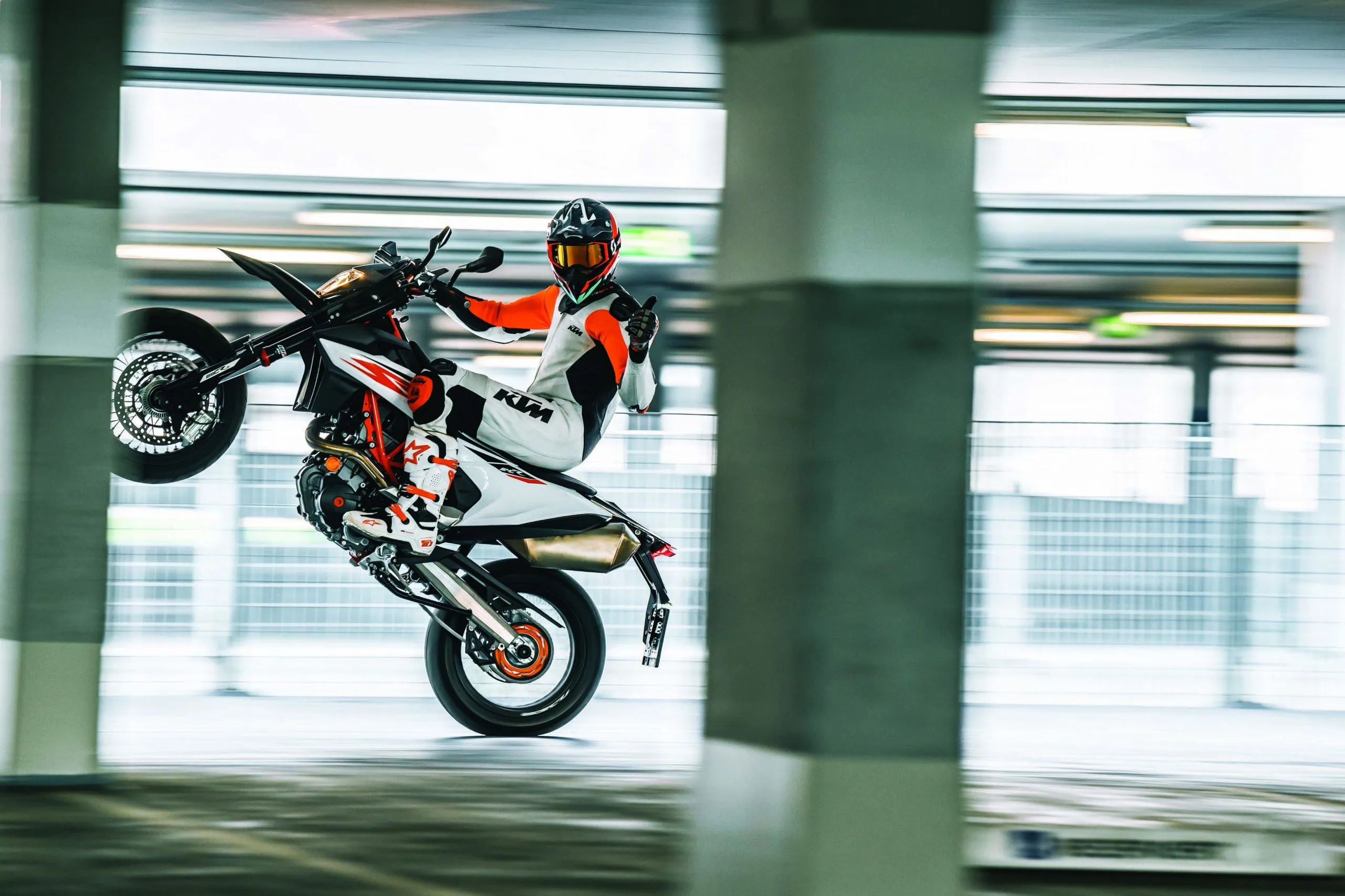 Supermoto: The KTM 690 SMC R, An enduro bike with 74bhp, The latest fully-adjustable WP APEX suspension. 2560x1710 HD Background.