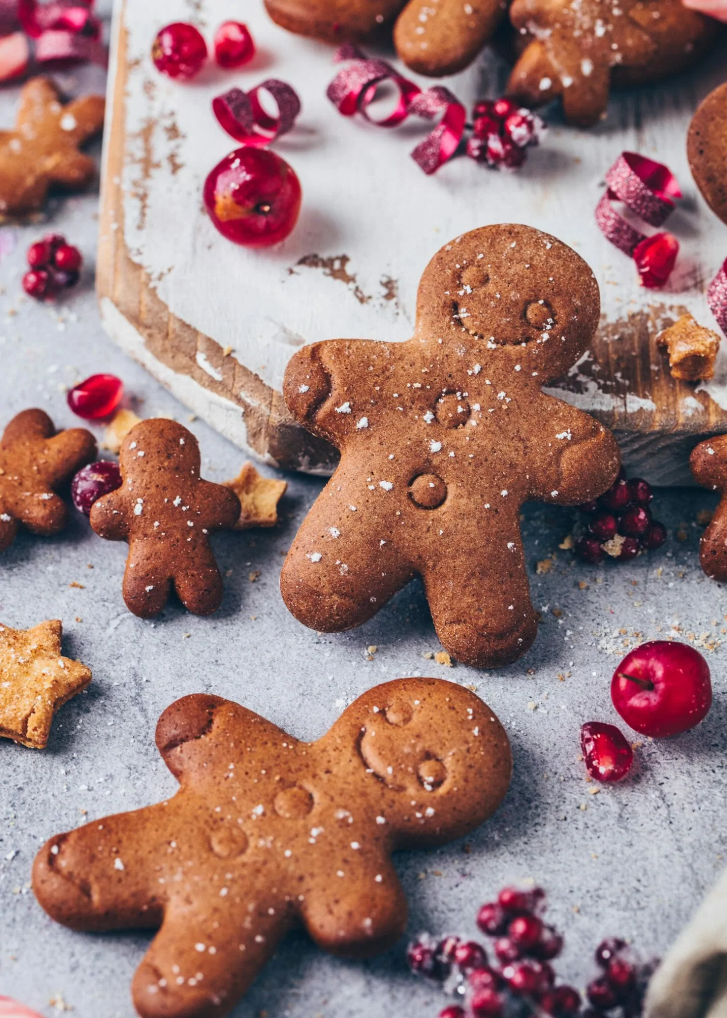 Gingerbread Man, Vegan holiday treats, Gingerbread cookie recipes, Festive baking, 1440x2020 HD Handy