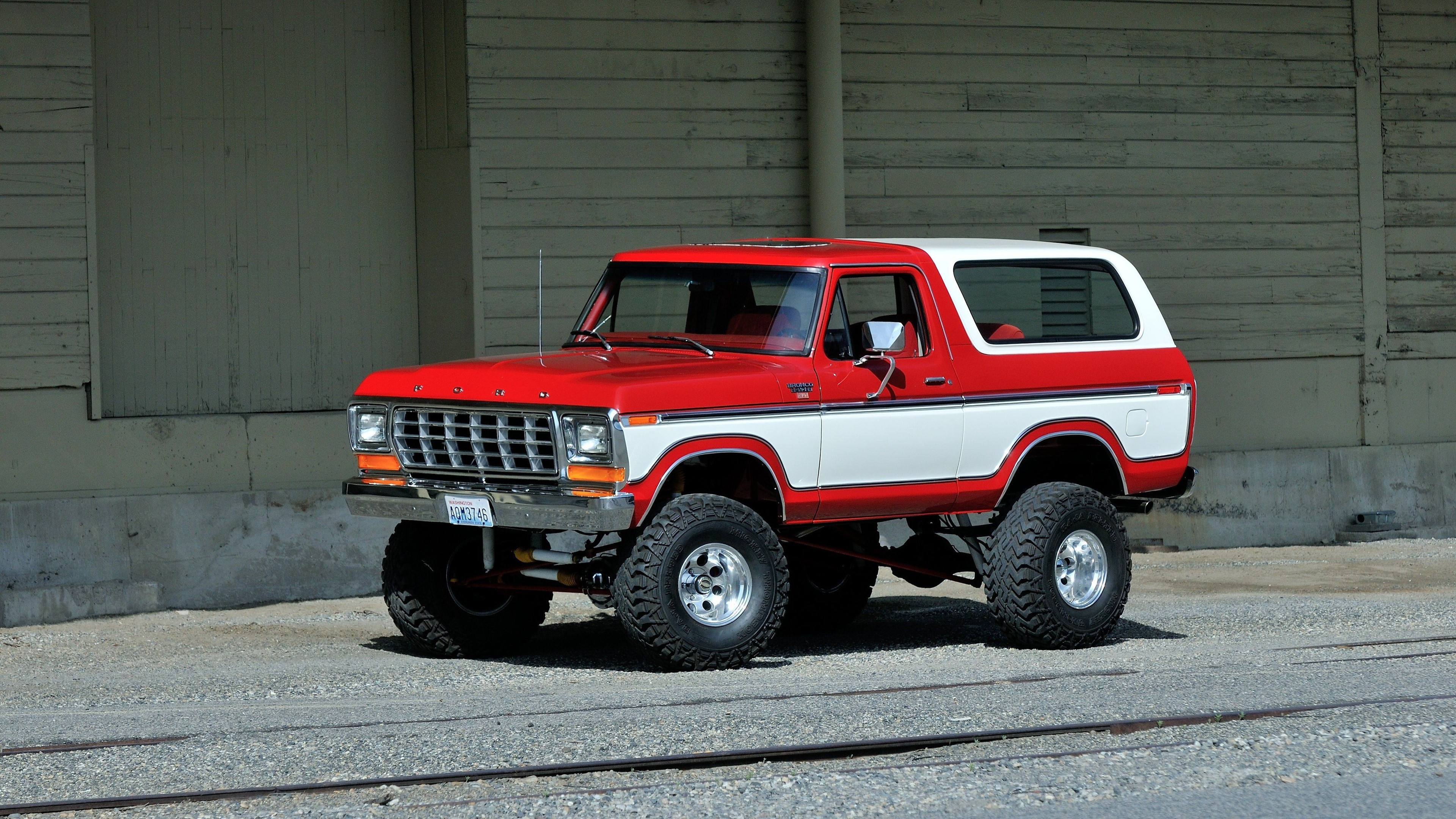 Ford Bronco: Utility Trailer, Classic Compact All-Road Car, 1979, Cross-country Vehicle. 3840x2160 4K Wallpaper.